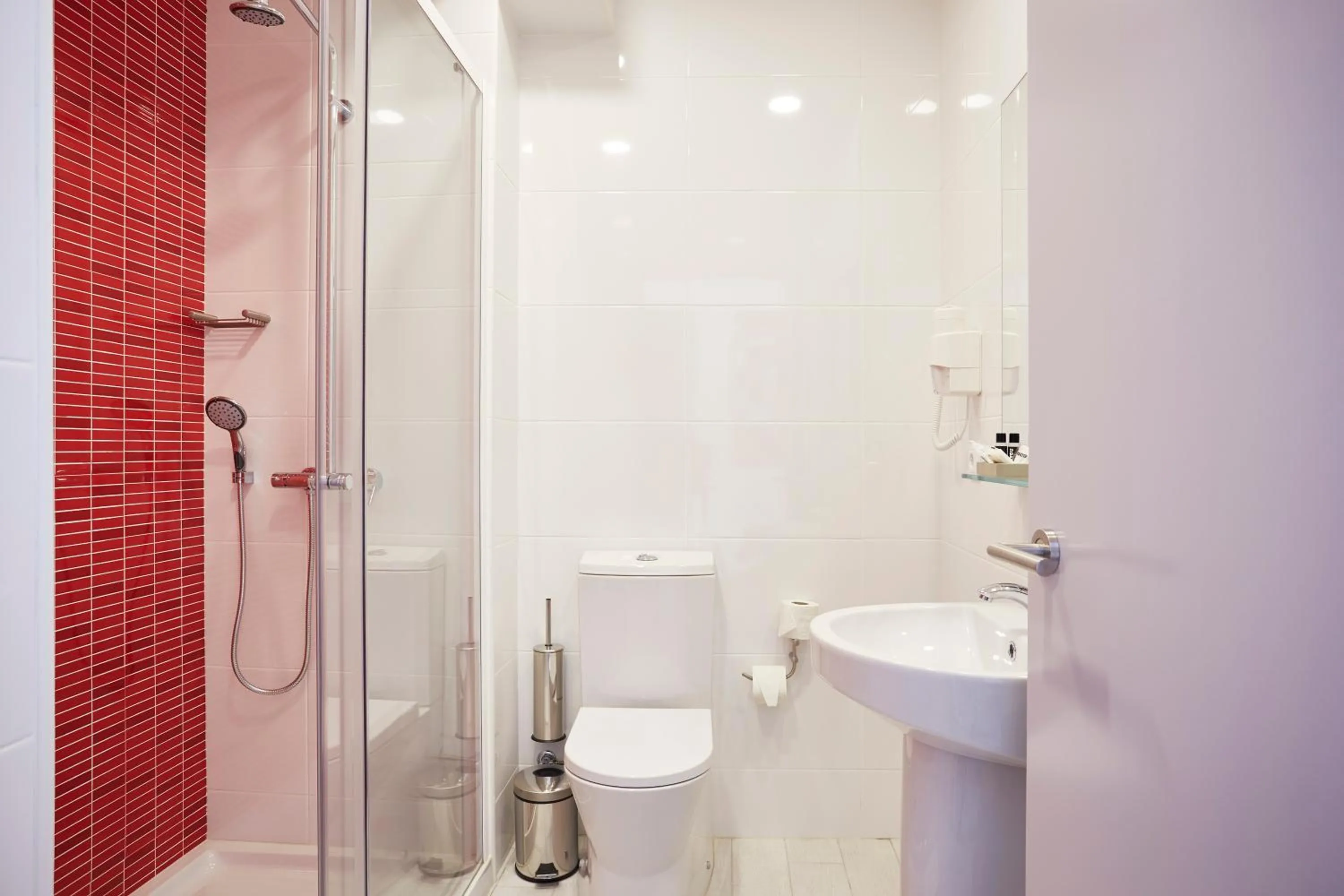 Photo of the whole room in Suites & Hostel Cidade Aveiro