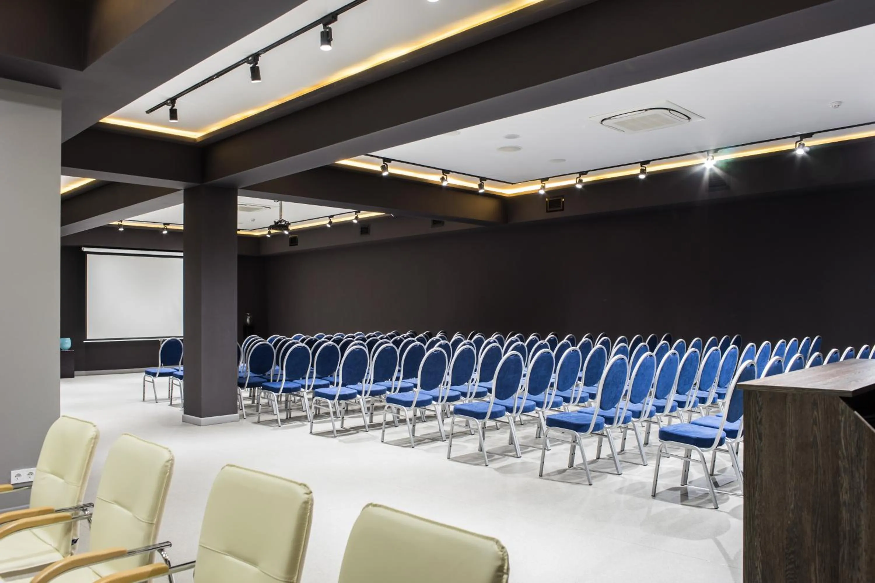 Business facilities in Marlin