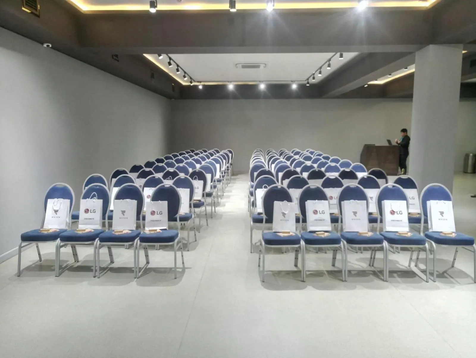 Business facilities in Marlin