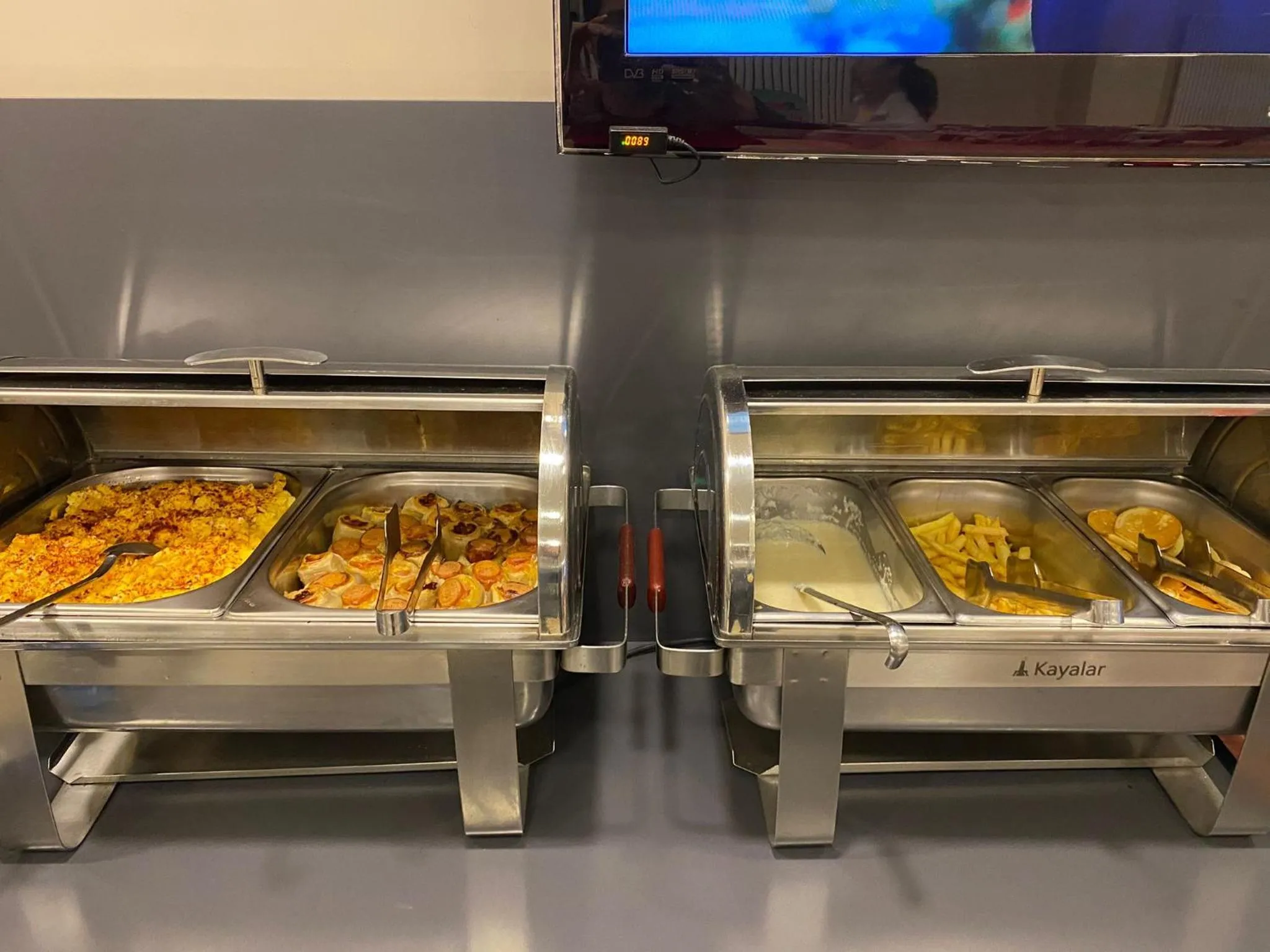 Buffet breakfast in Magnaura House Hotel