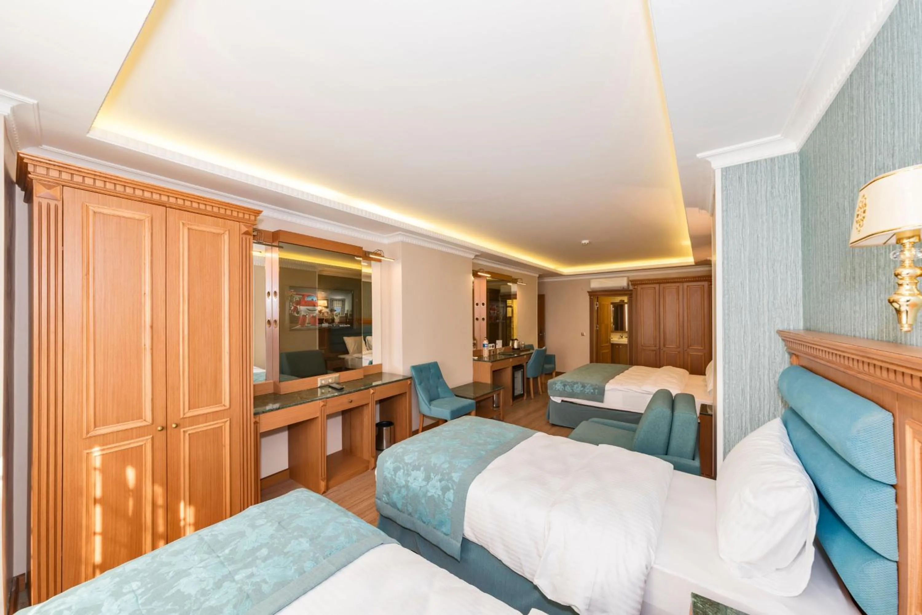 Photo of the whole room, Bed in Magnaura House Hotel