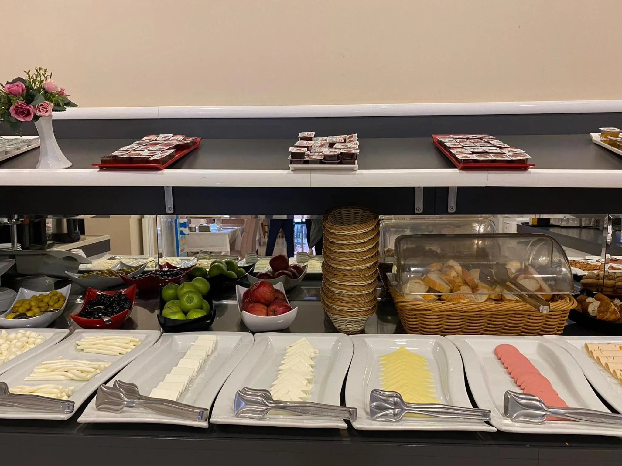 Buffet breakfast in Magnaura House Hotel