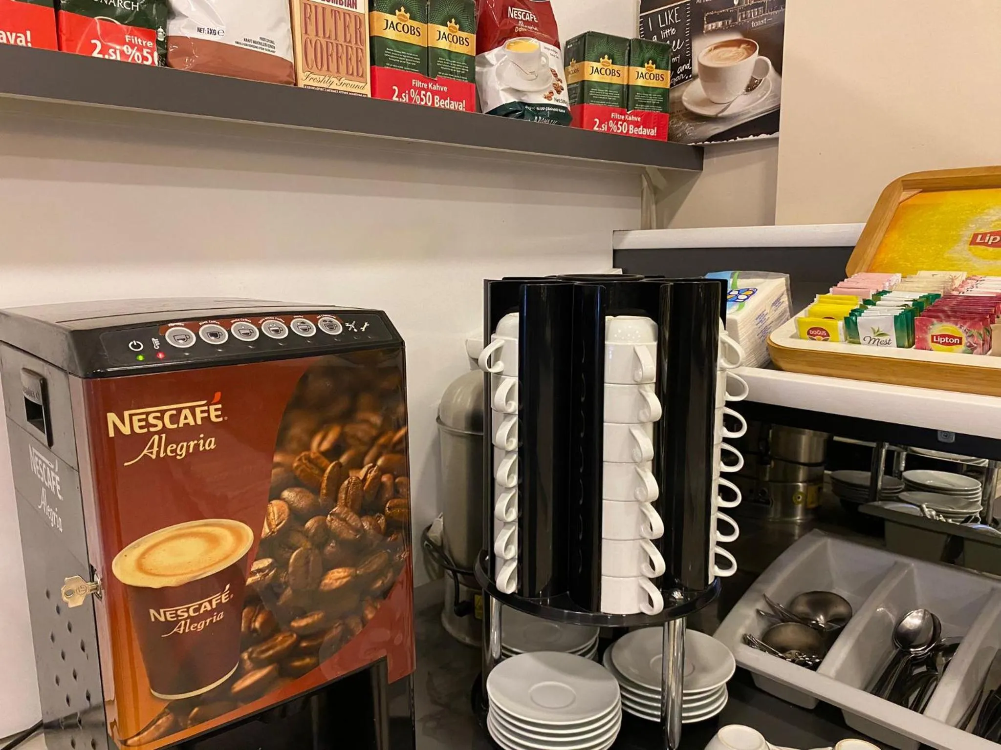 Buffet breakfast in Magnaura House Hotel