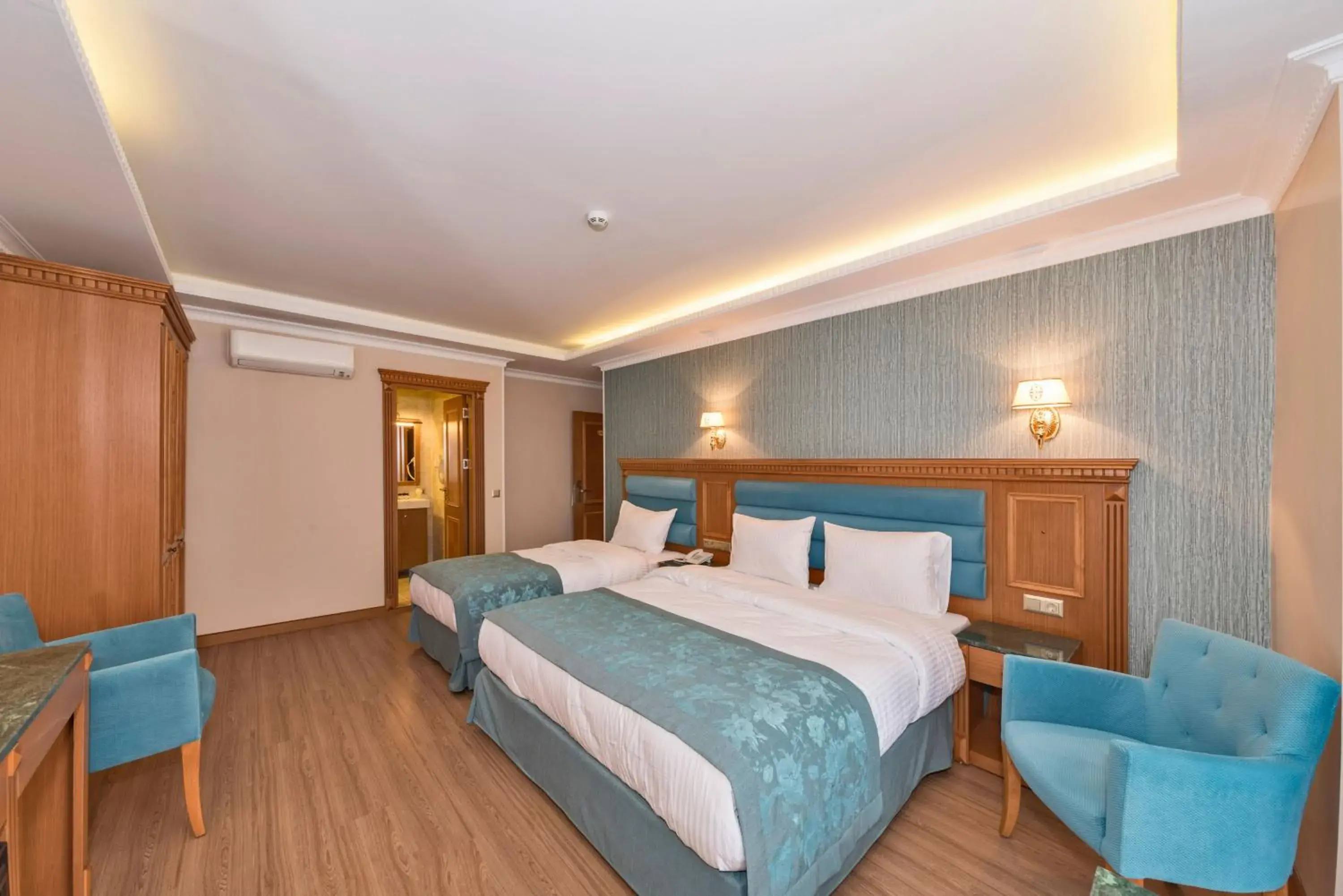 Triple Room in Magnaura House Hotel Triple Room in Magnaura House Hotel