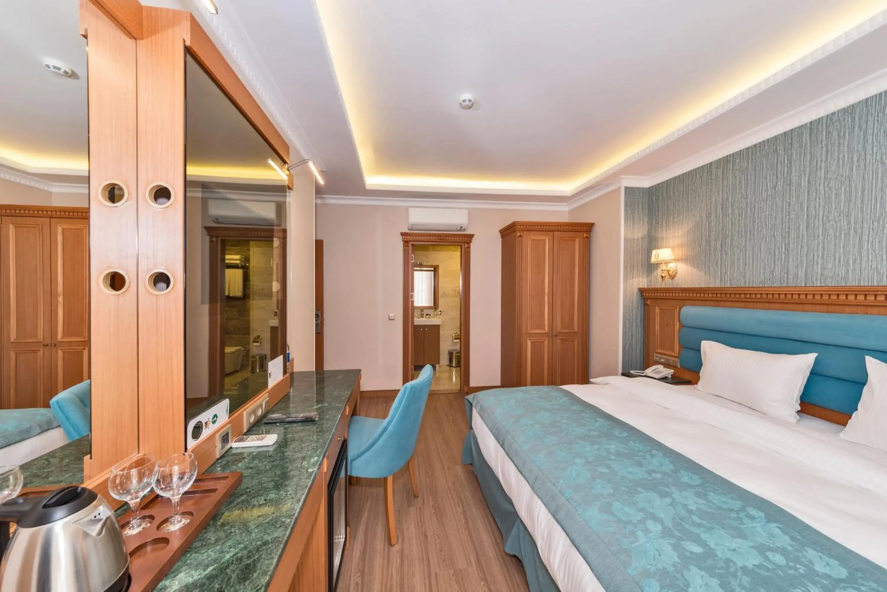 Photo of the whole room, Bed in Magnaura House Hotel Photo of the whole room, Bed in Magnaura House Hotel