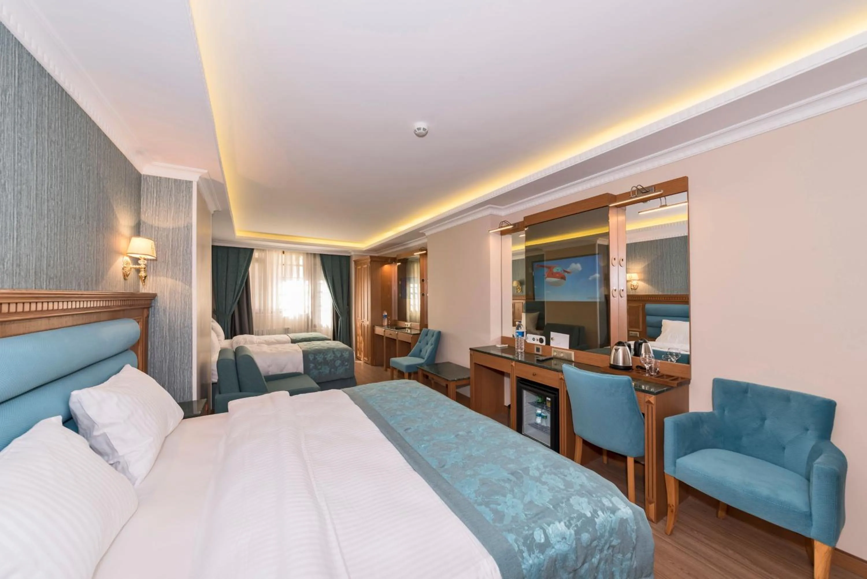 Photo of the whole room, Bed in Magnaura House Hotel