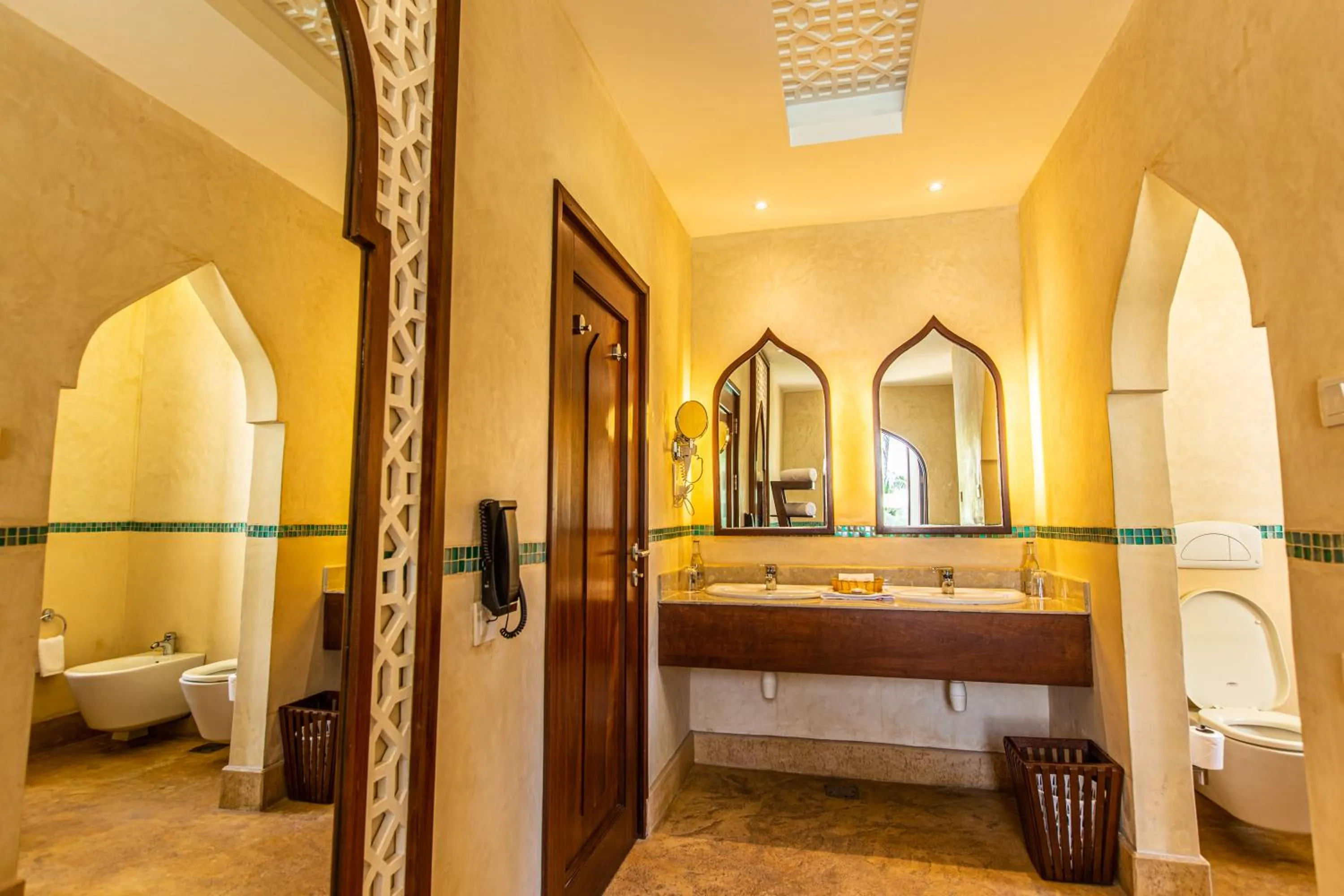 Toilet in Silver Palm Spa & Resort