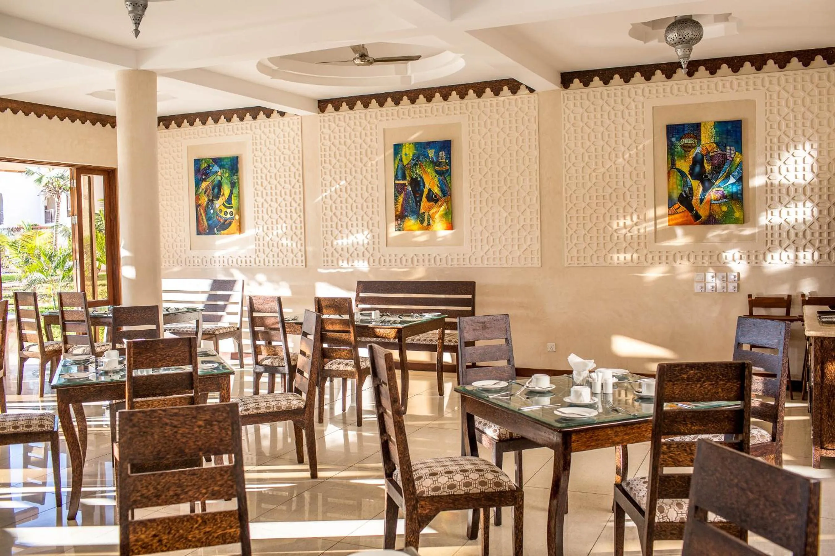 Restaurant/places to eat in Silver Palm Spa & Resort