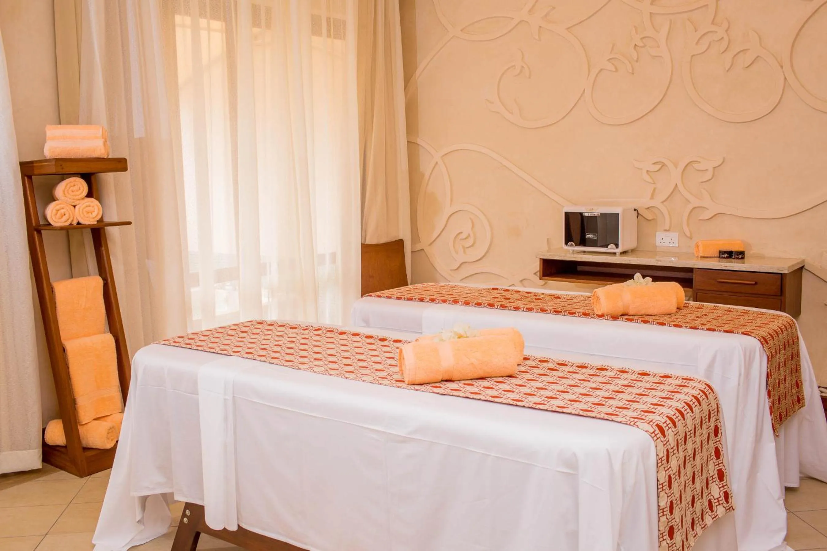 Spa and wellness centre/facilities, Bed in Silver Palm Spa & Resort