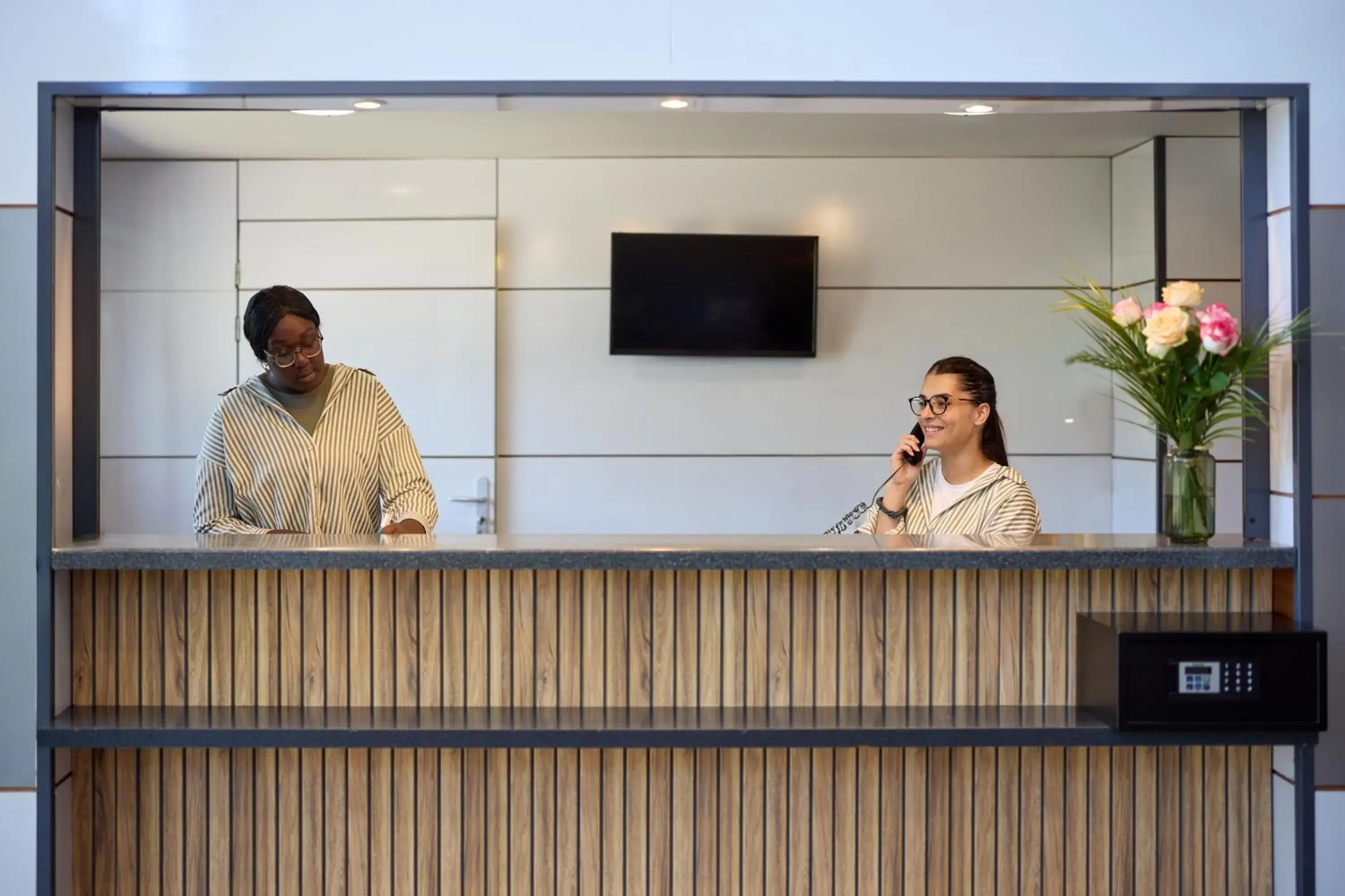 Lobby or reception in Zenitude Hôtel-Résidences Bordeaux Aéroport Mérignac Lobby or reception in Zenitude Hôtel-Résidences Bordeaux Aéroport Mérignac