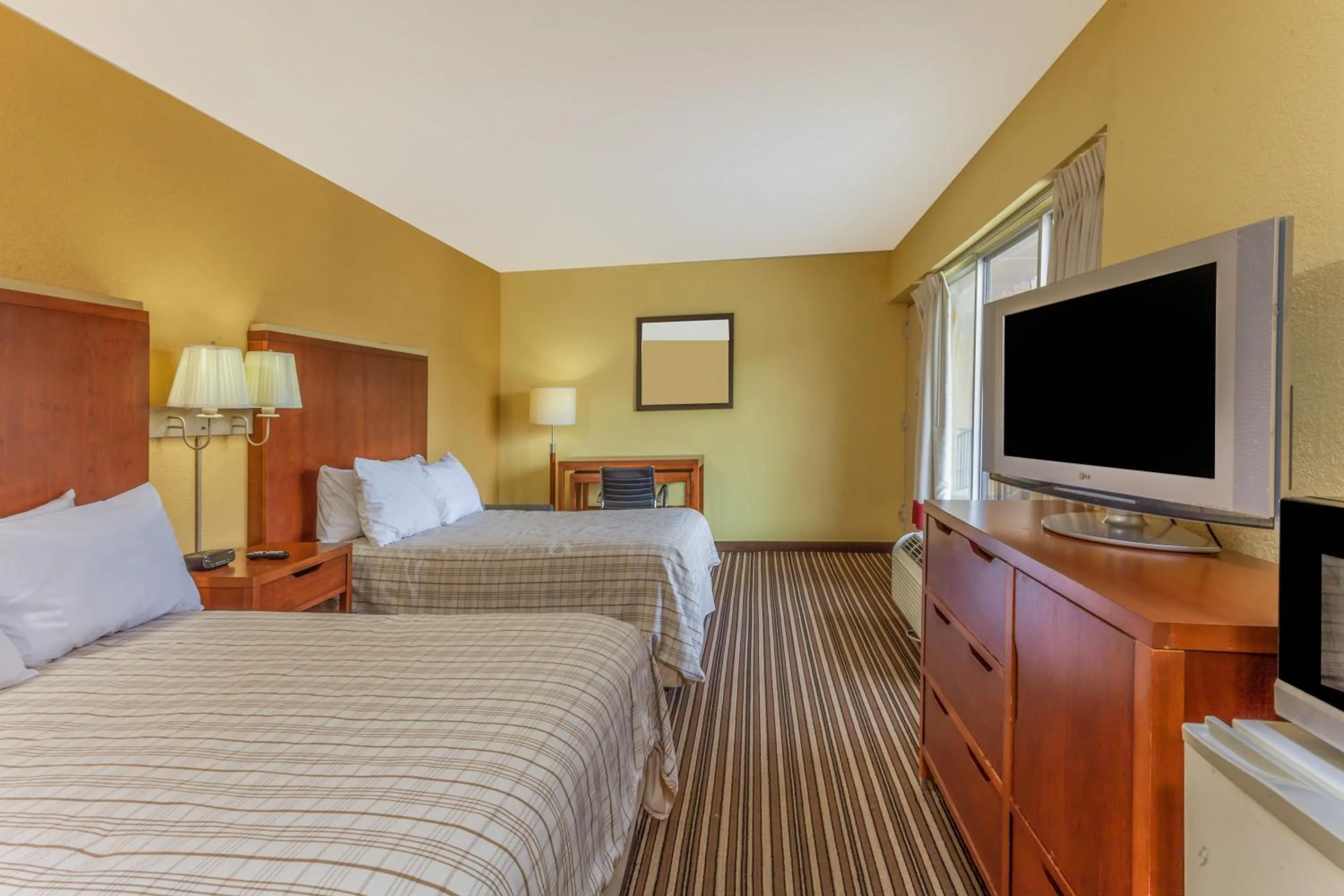 Photo of the whole room, Bed in Lodge at Mill Creek Pigeon Forge