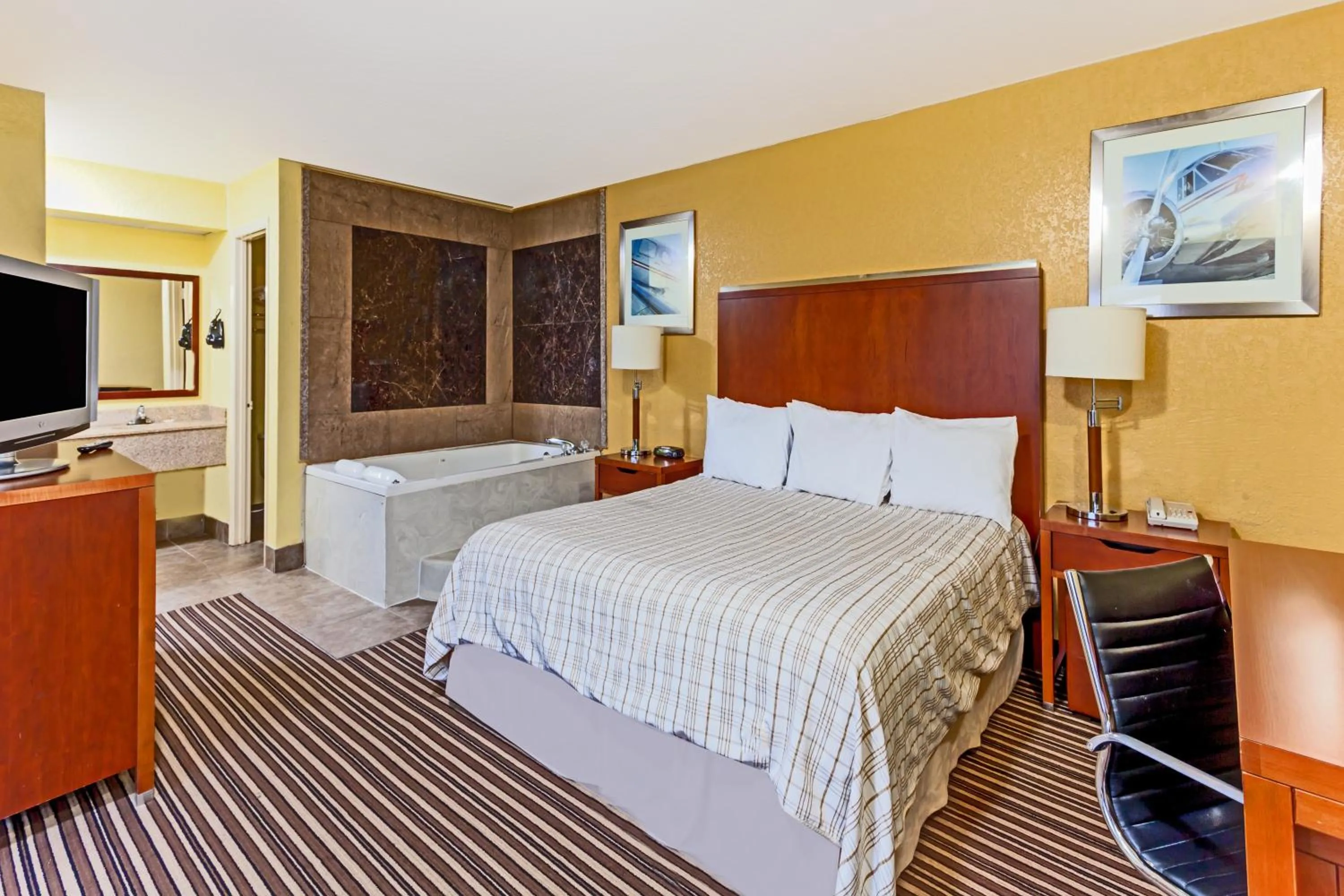 Photo of the whole room, Bed in Lodge at Mill Creek Pigeon Forge