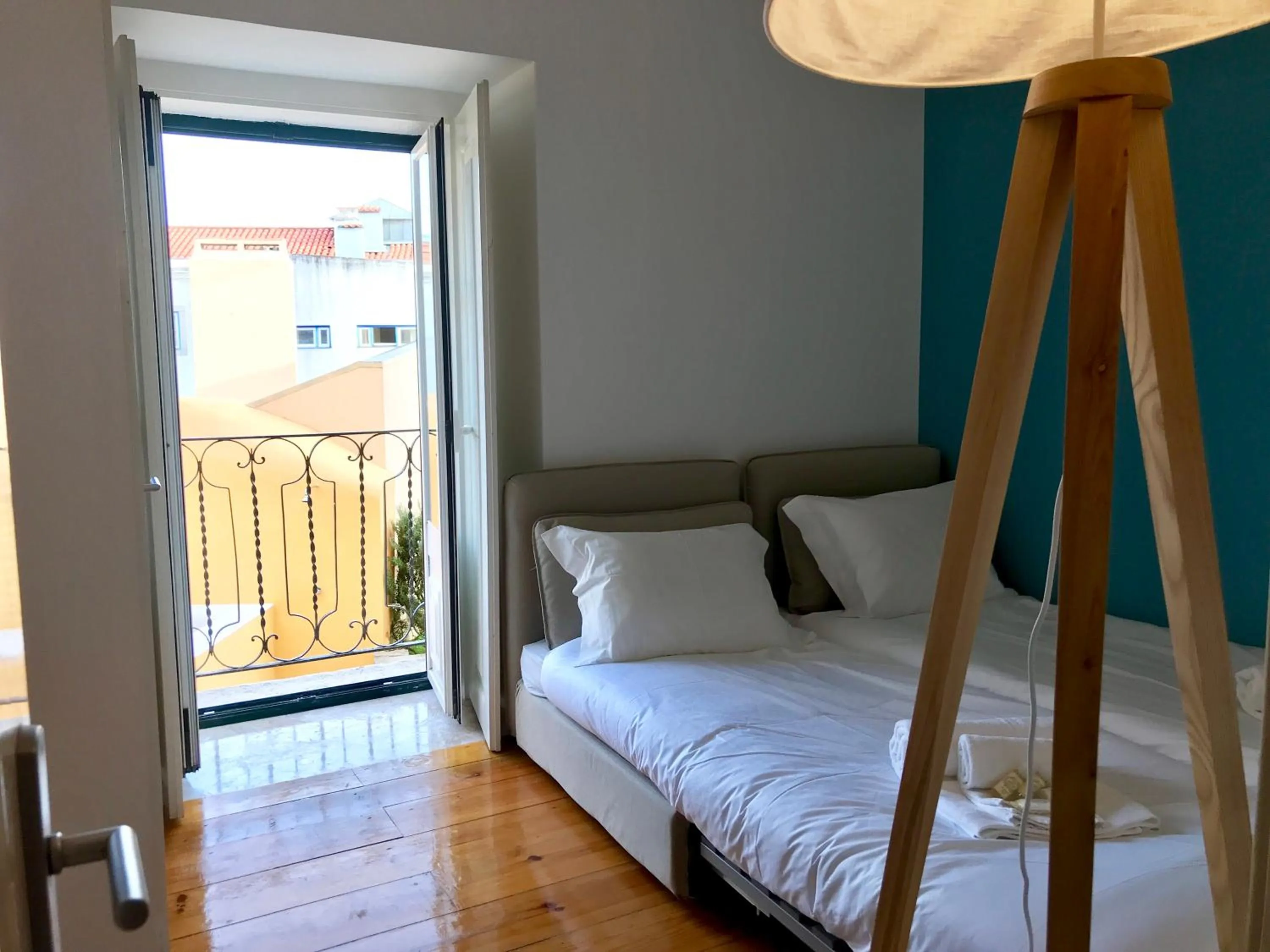 Living room, Bed in Apartments Center Castelo de São Jorge