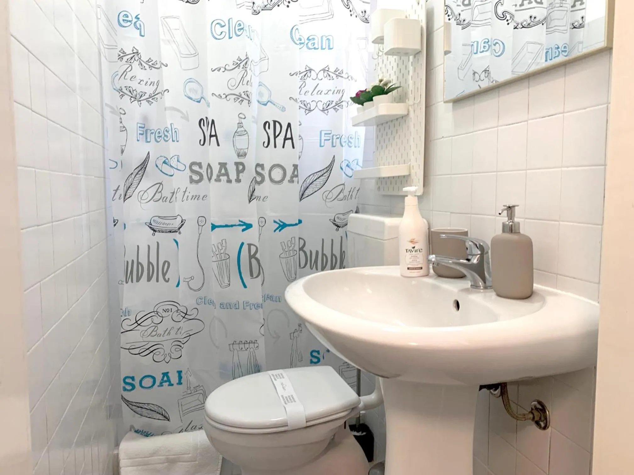 Bathroom in Apartments Center Castelo de São Jorge