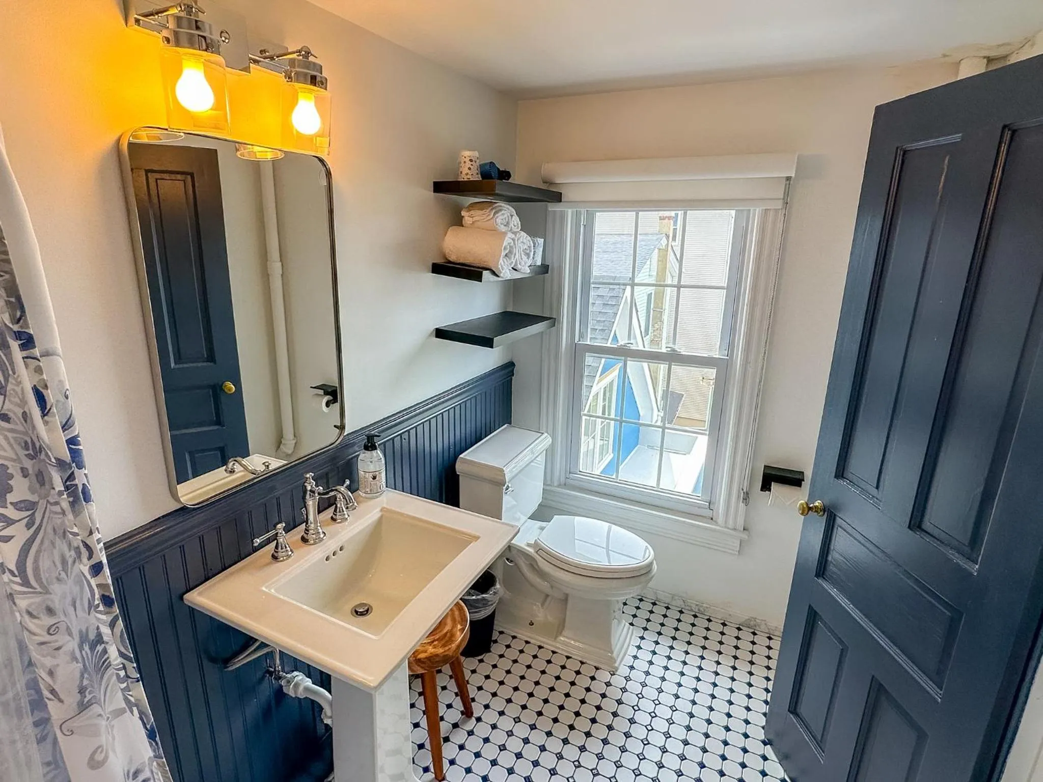 Bathroom in Beachliner Hotel