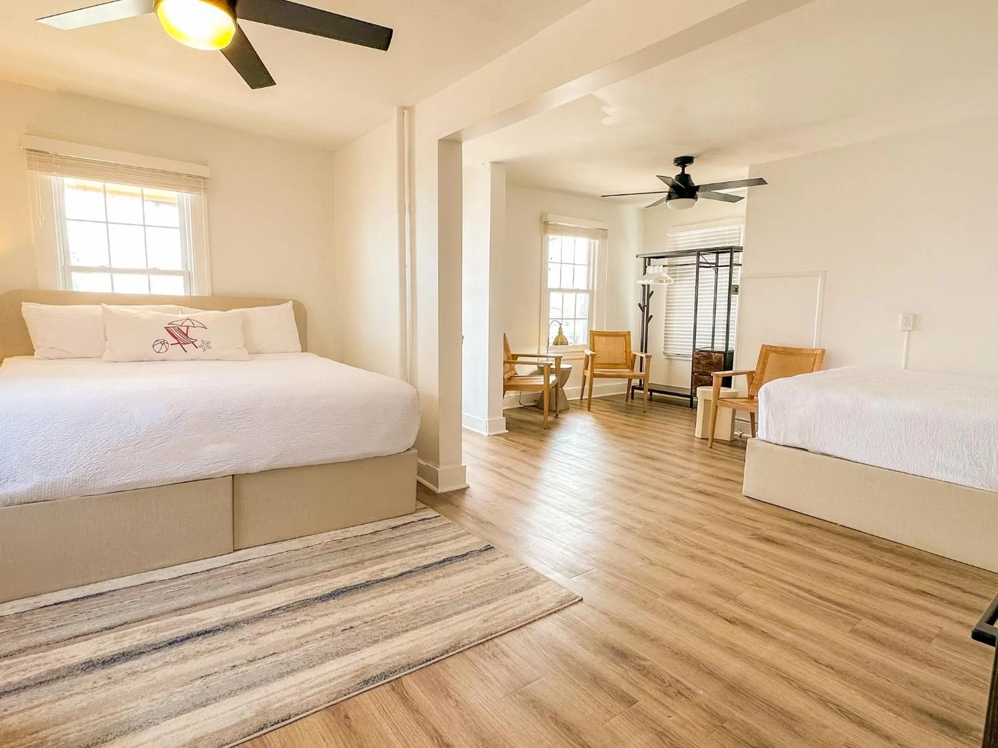 Photo of the whole room, Bed in Beachliner Hotel