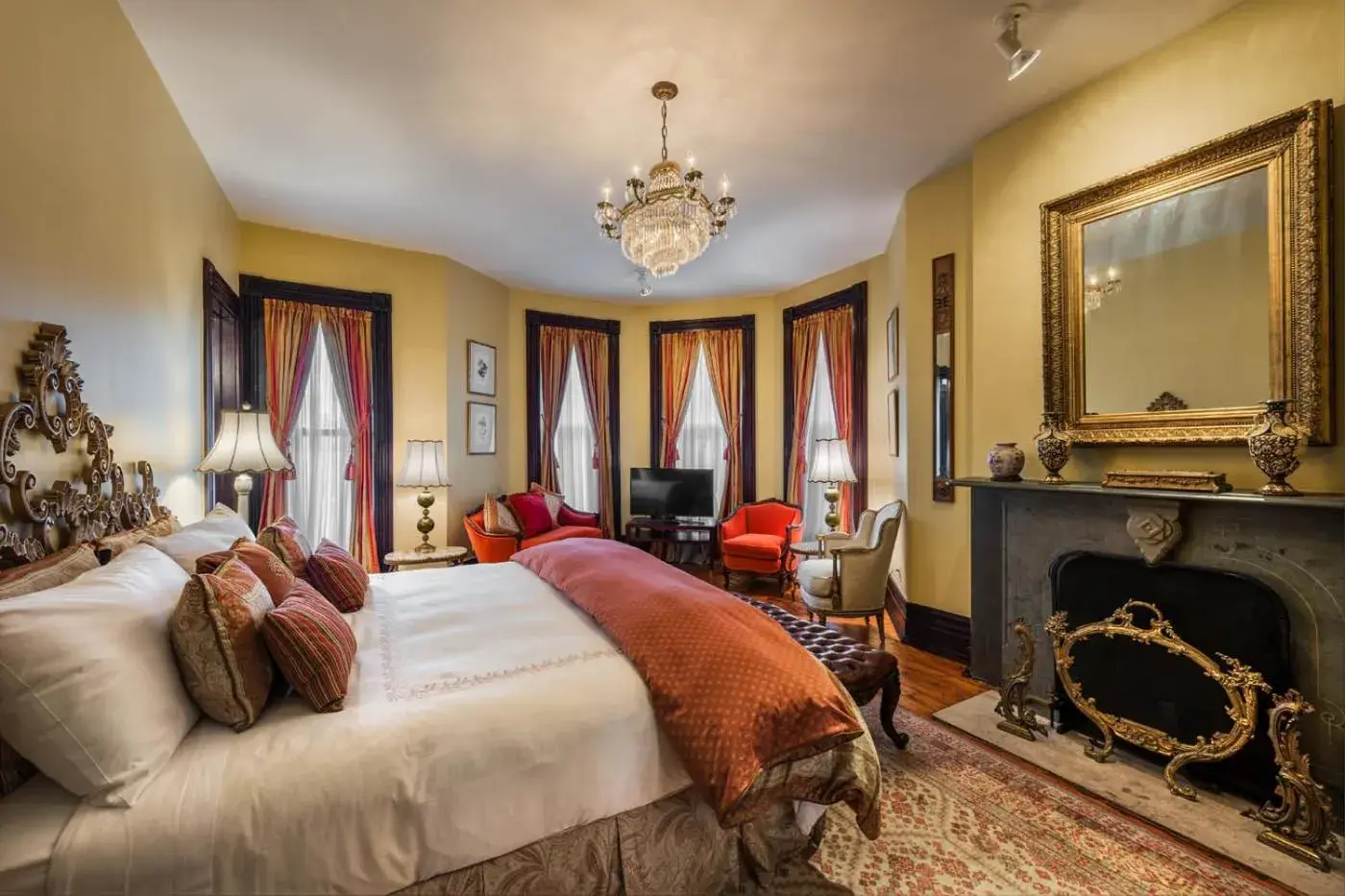 Deluxe King Suite in The Inn at 97 Winder Deluxe King Suite in The Inn at 97 Winder