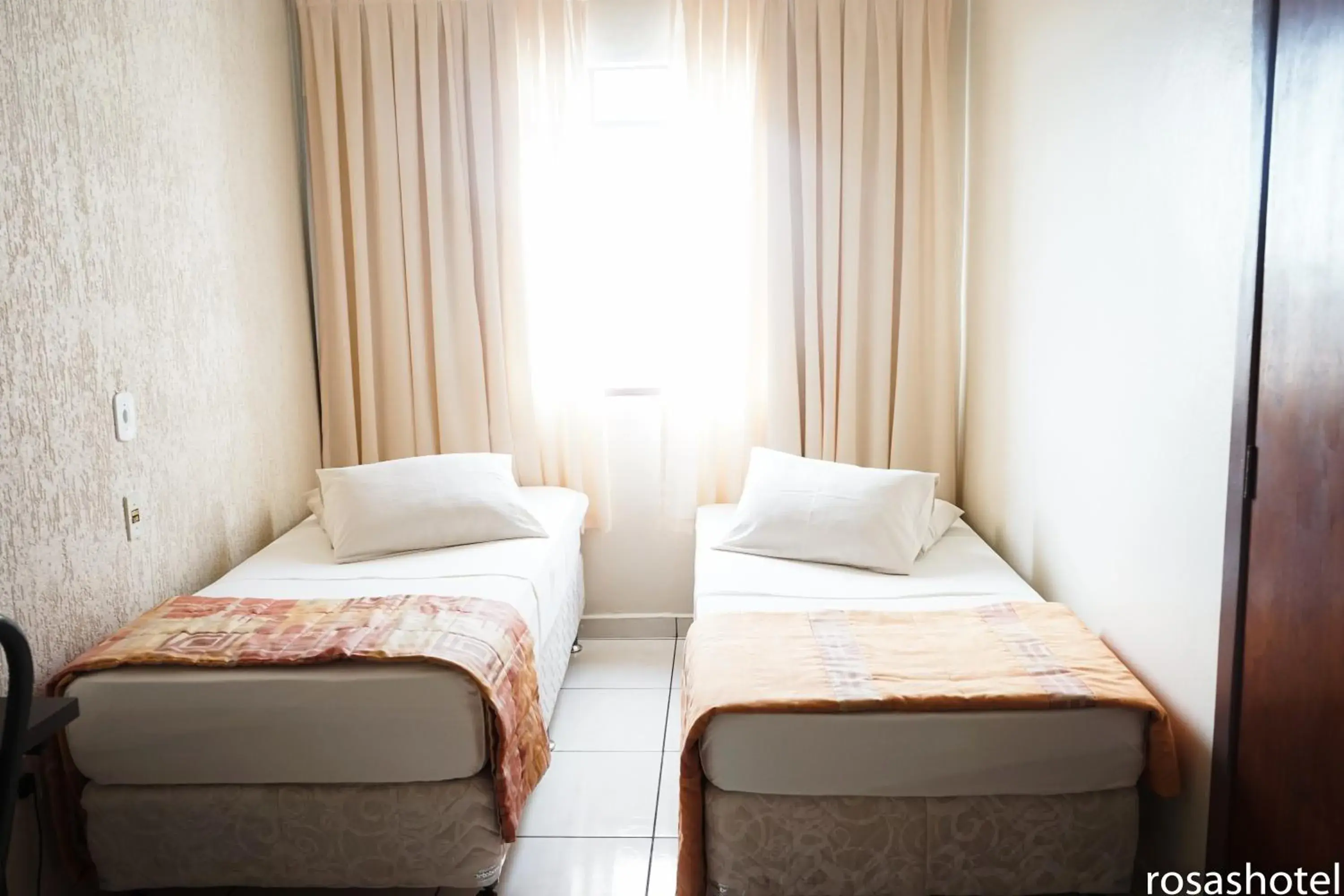 Deluxe Twin Room in Rosa's Hotel Deluxe Twin Room in Rosa's Hotel