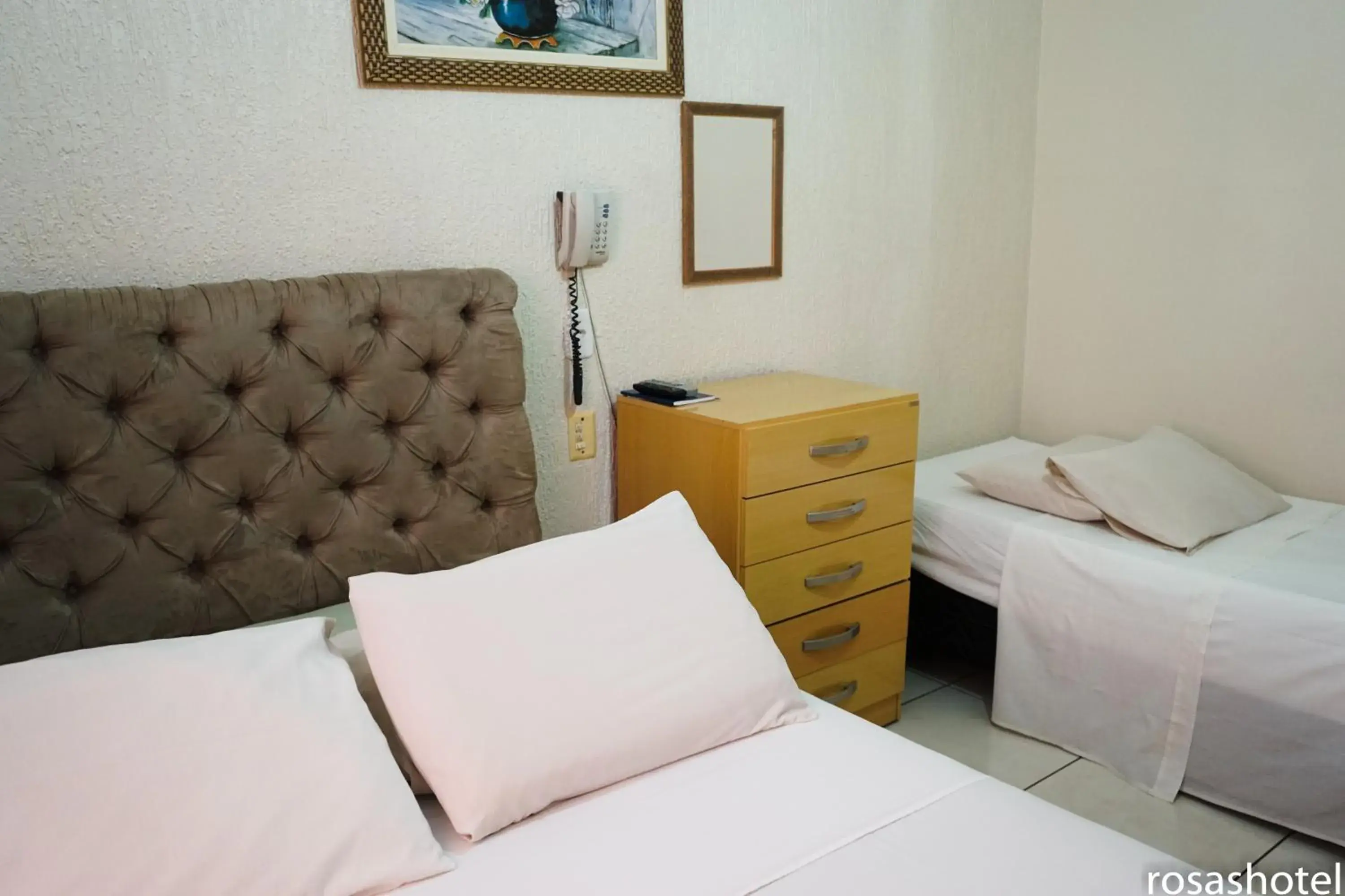Comfort Triple Room in Rosa's Hotel Comfort Triple Room in Rosa's Hotel