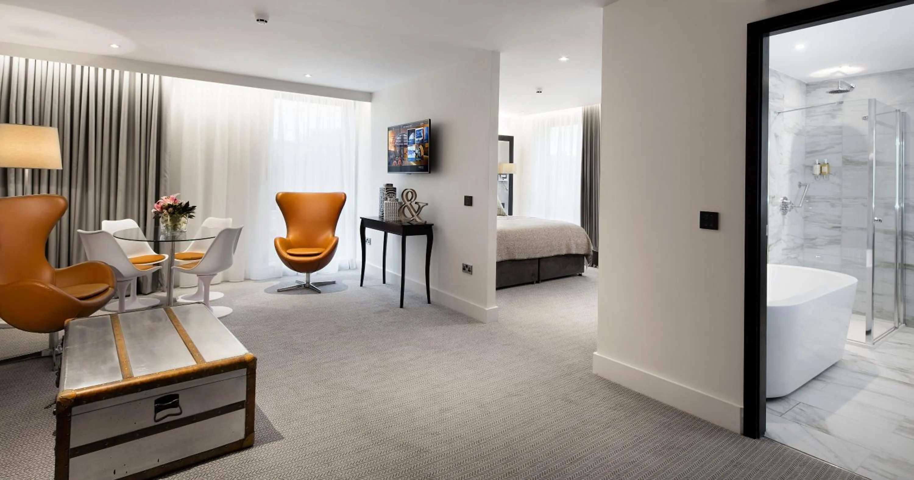 Living room, Bed in The Address Connolly