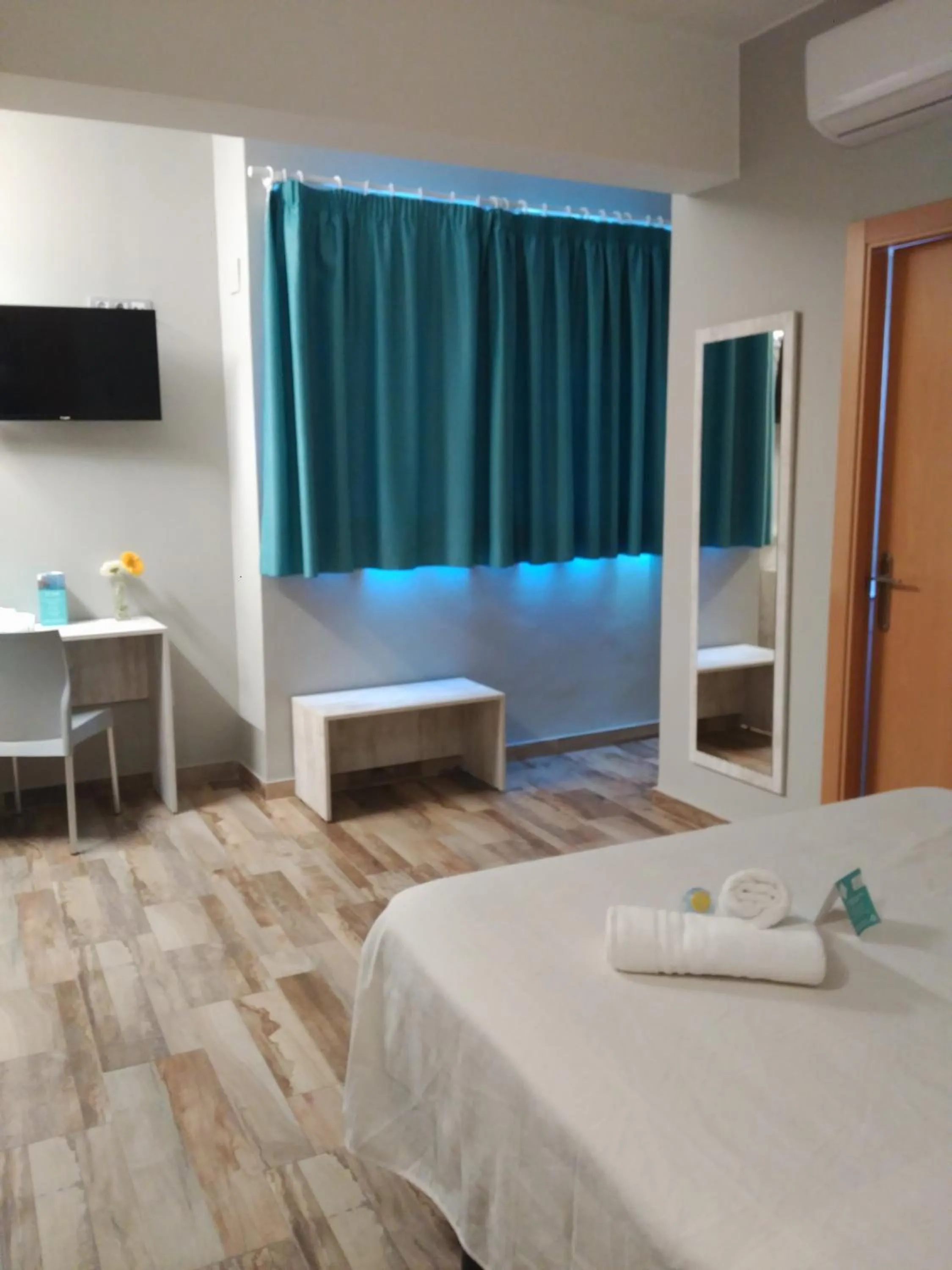 Street view, Bed in Te Maná Hotel