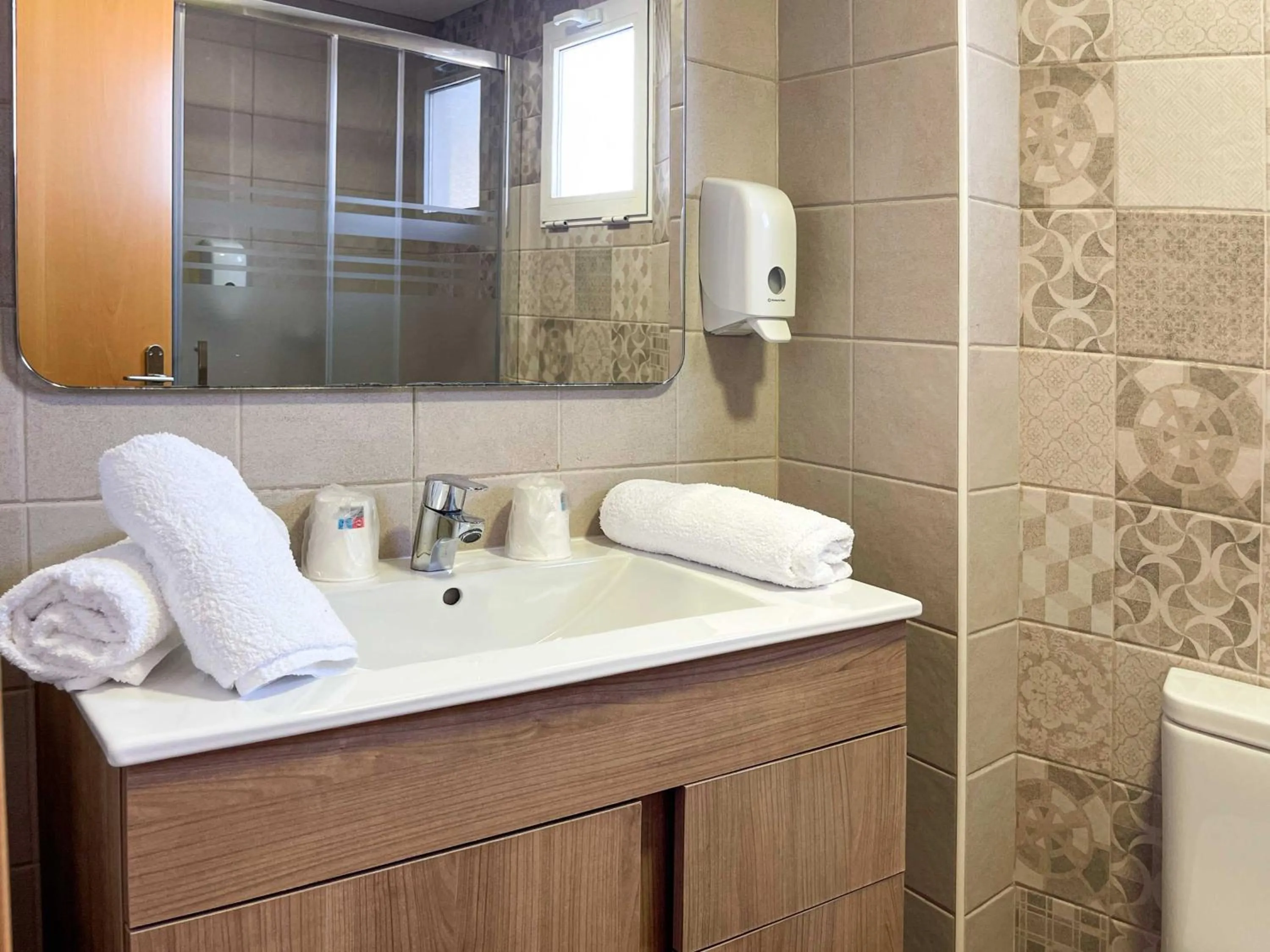 Shower in Te Maná Hotel