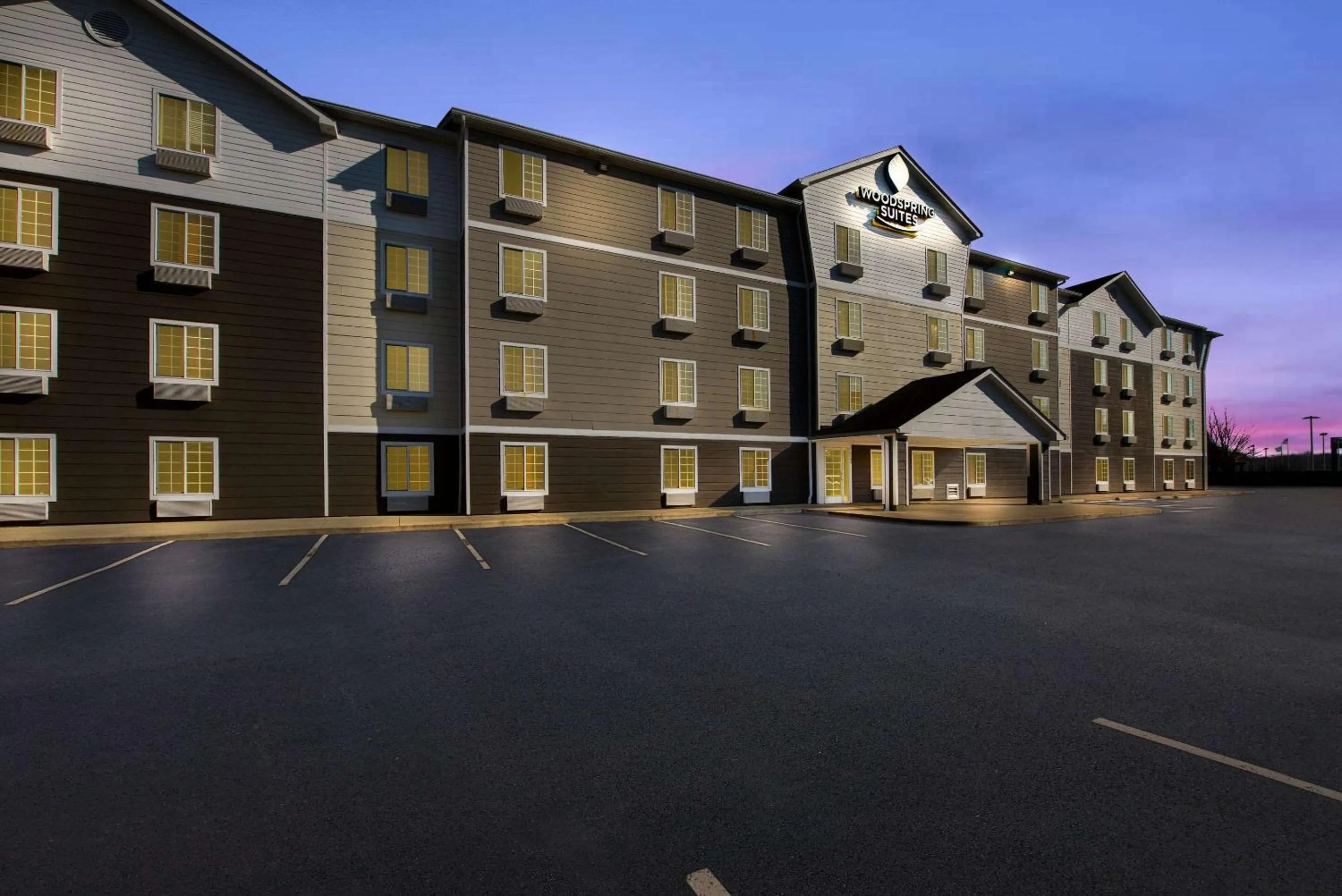 Property building in WoodSpring Suites Columbus Southeast