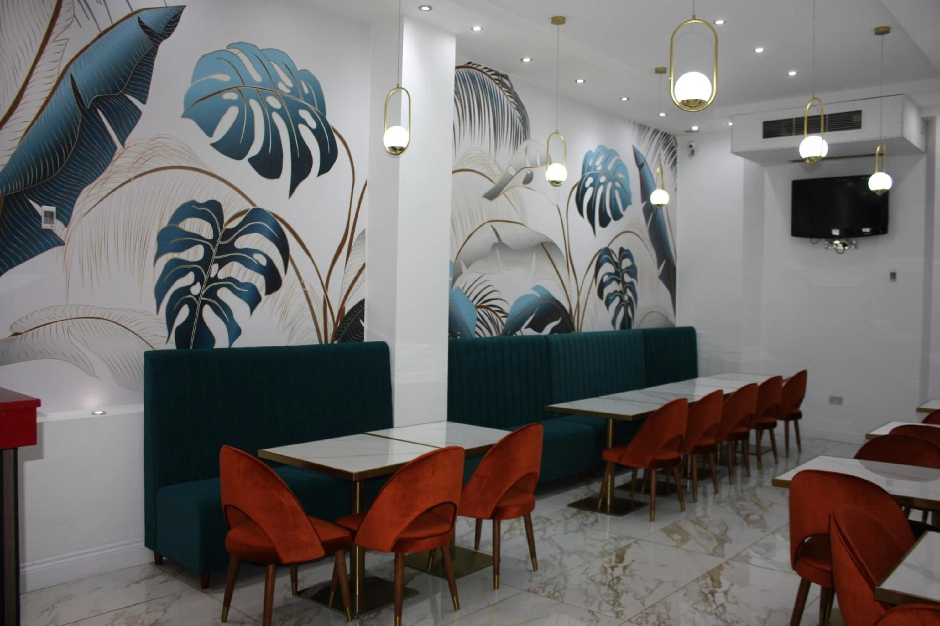 TV and multimedia in Cromwell Hotel