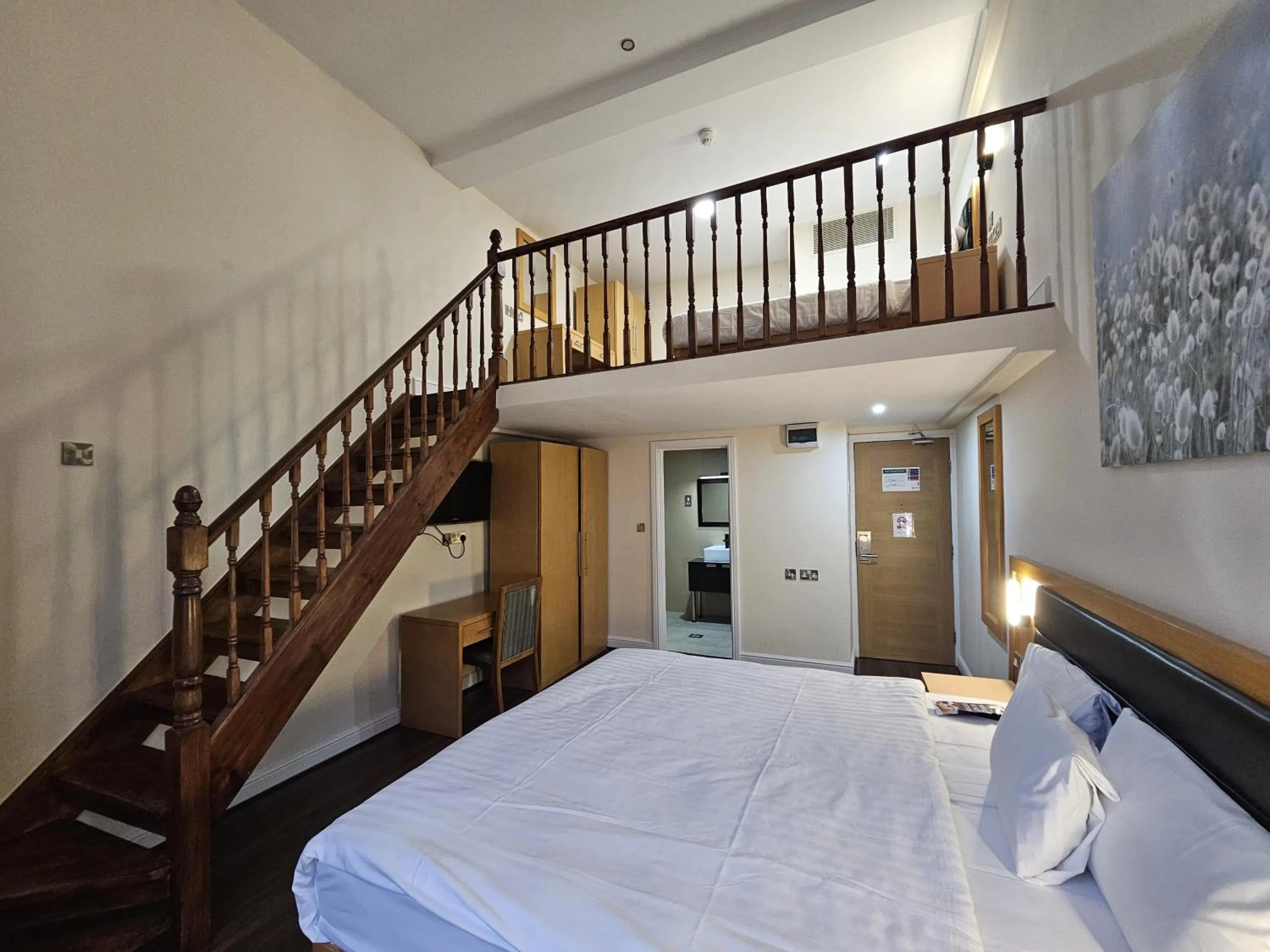 Bed in Cromwell Hotel