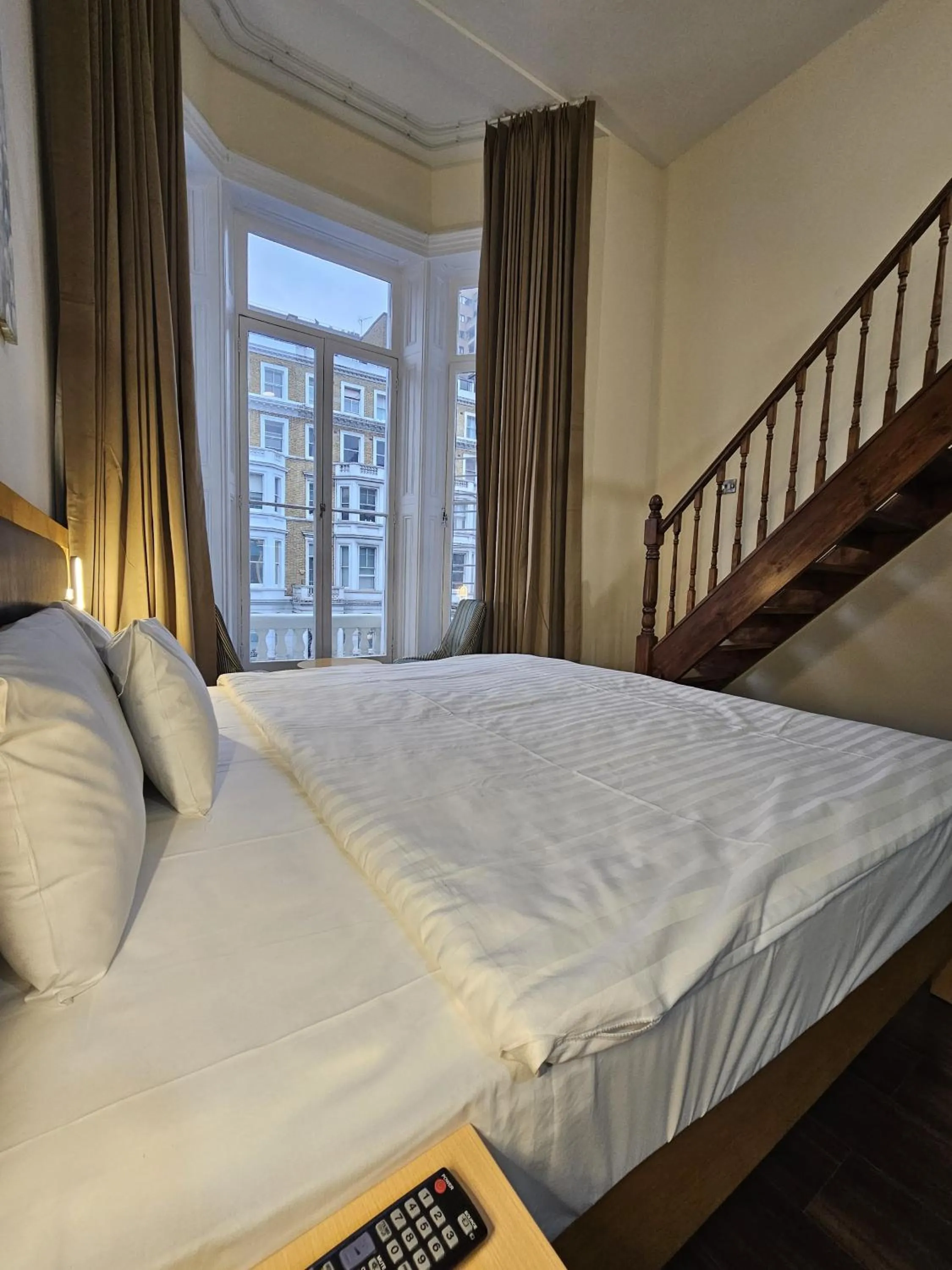 Bed in Cromwell Hotel