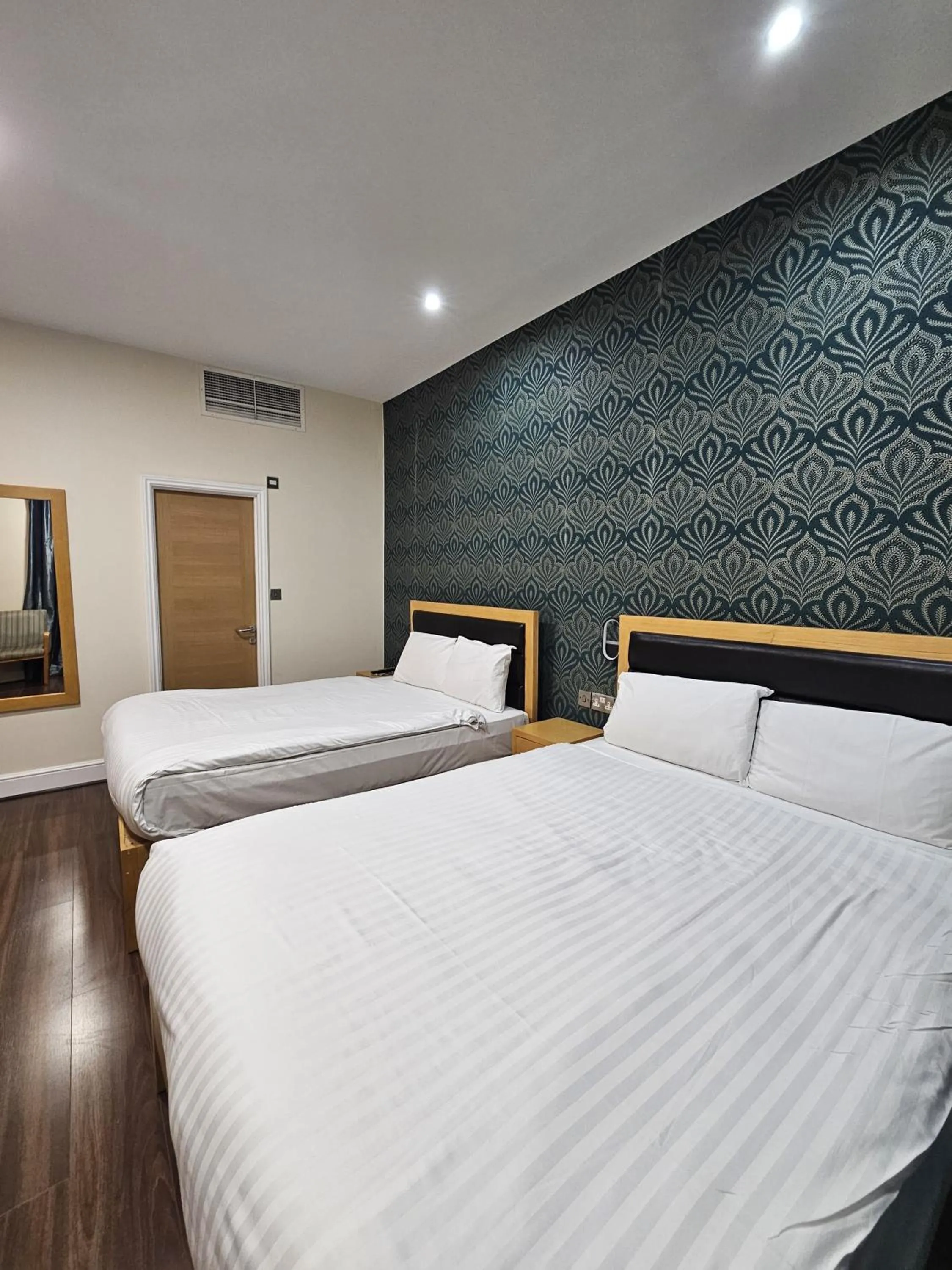 Bed in Cromwell Hotel