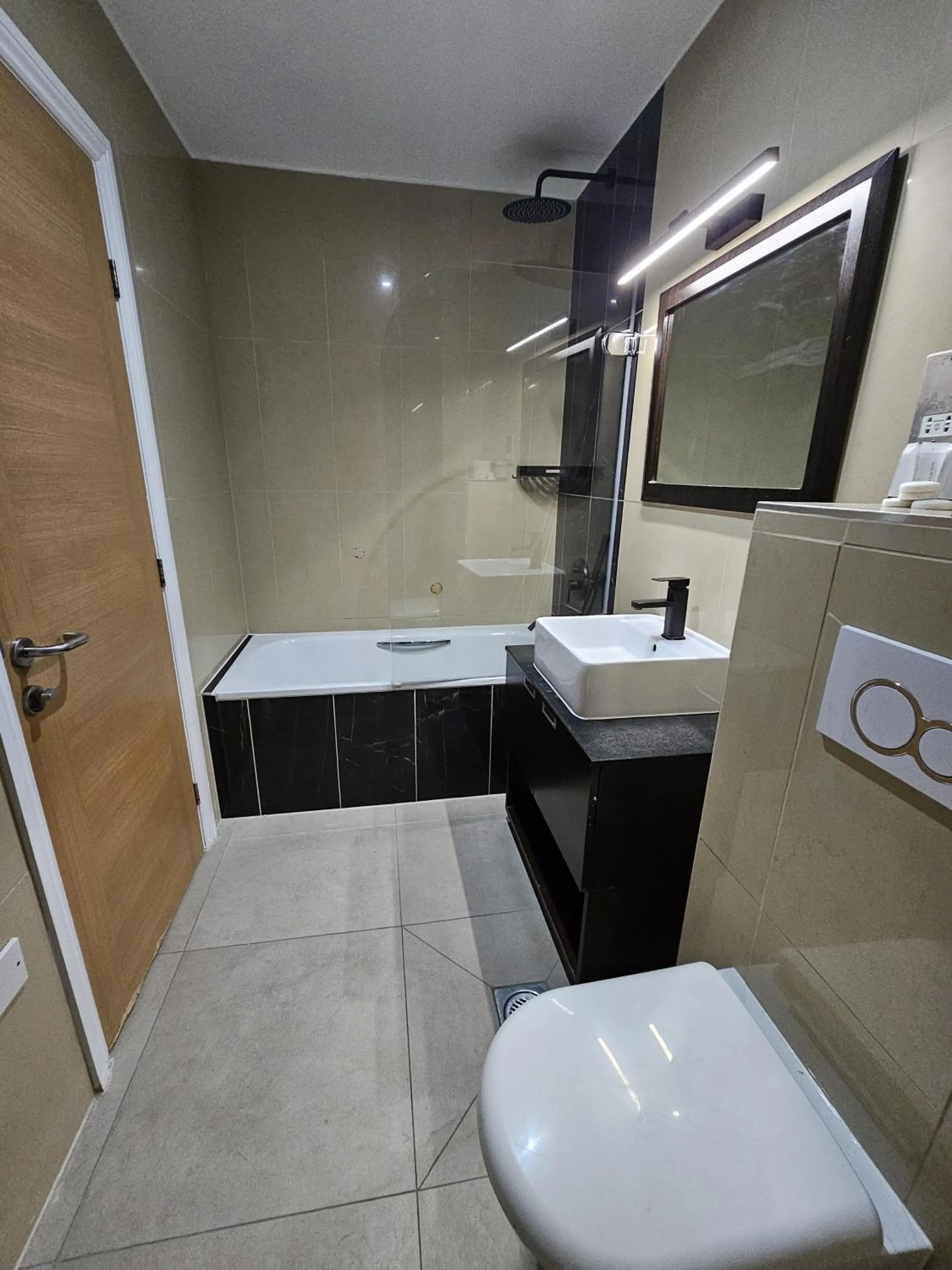 Shower in Cromwell Hotel