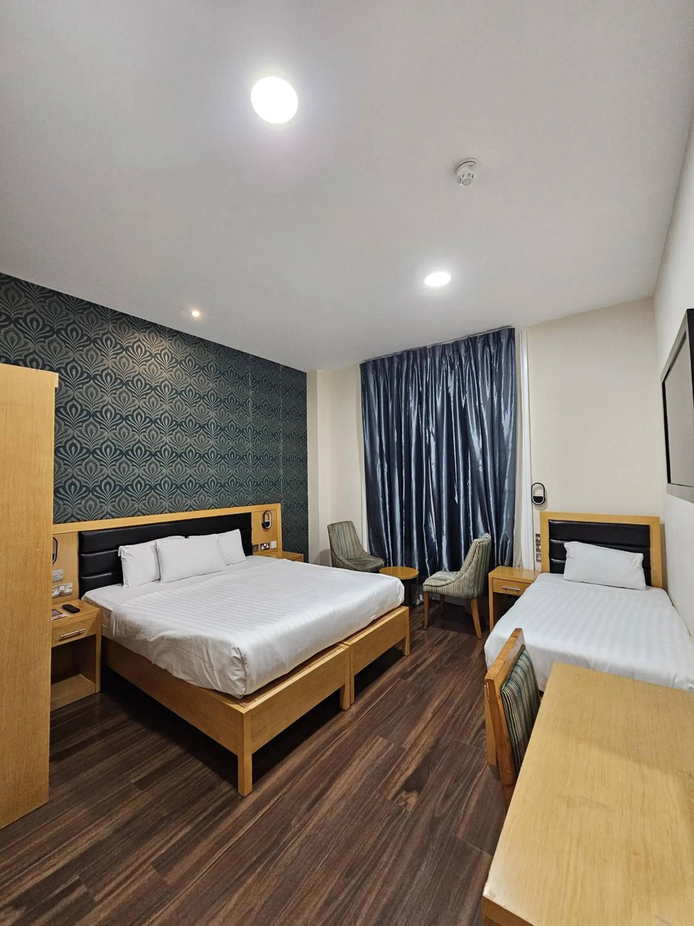 Bed in Cromwell Hotel