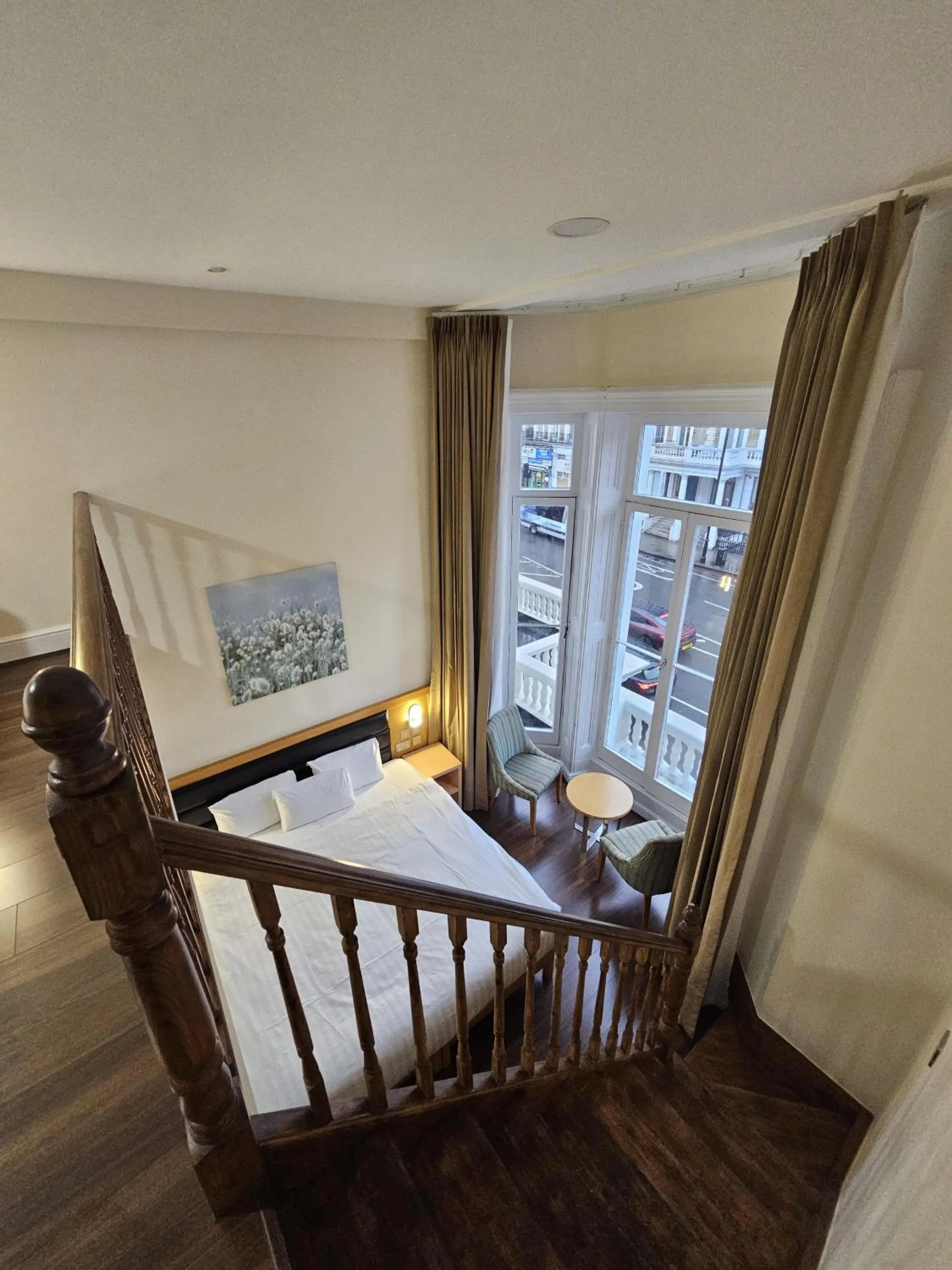 Bed in Cromwell Hotel