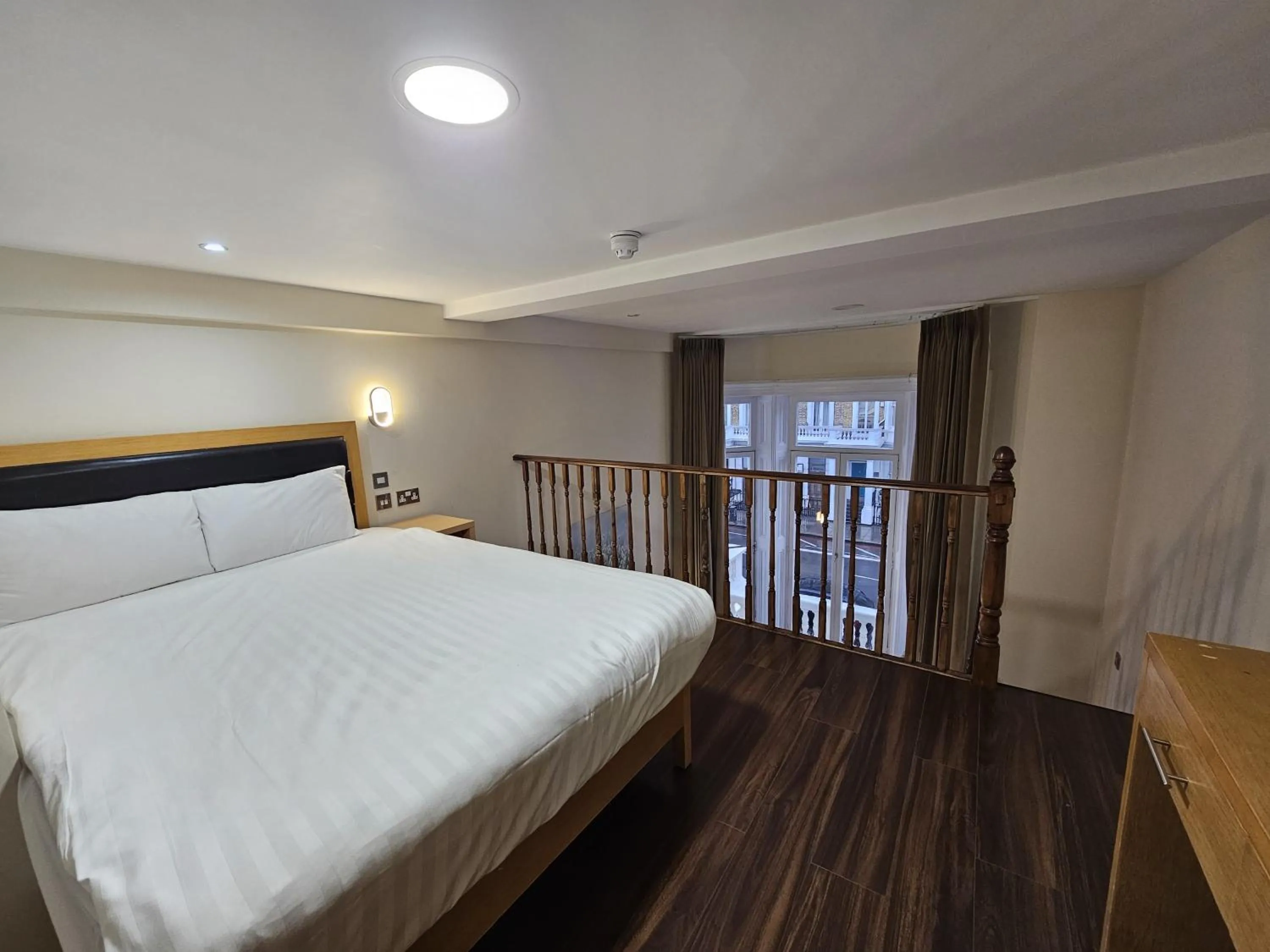 Bed in Cromwell Hotel