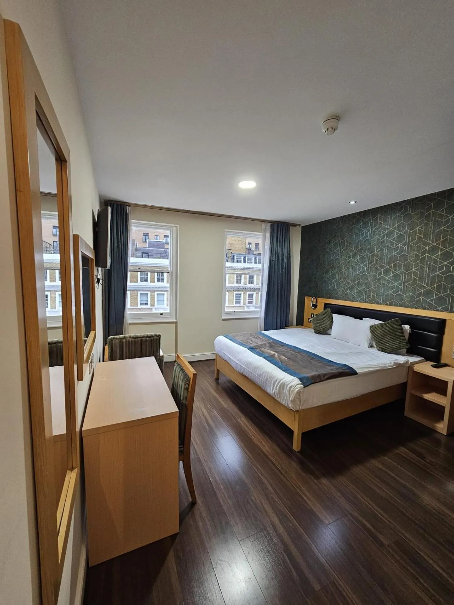 Bed in Cromwell Hotel