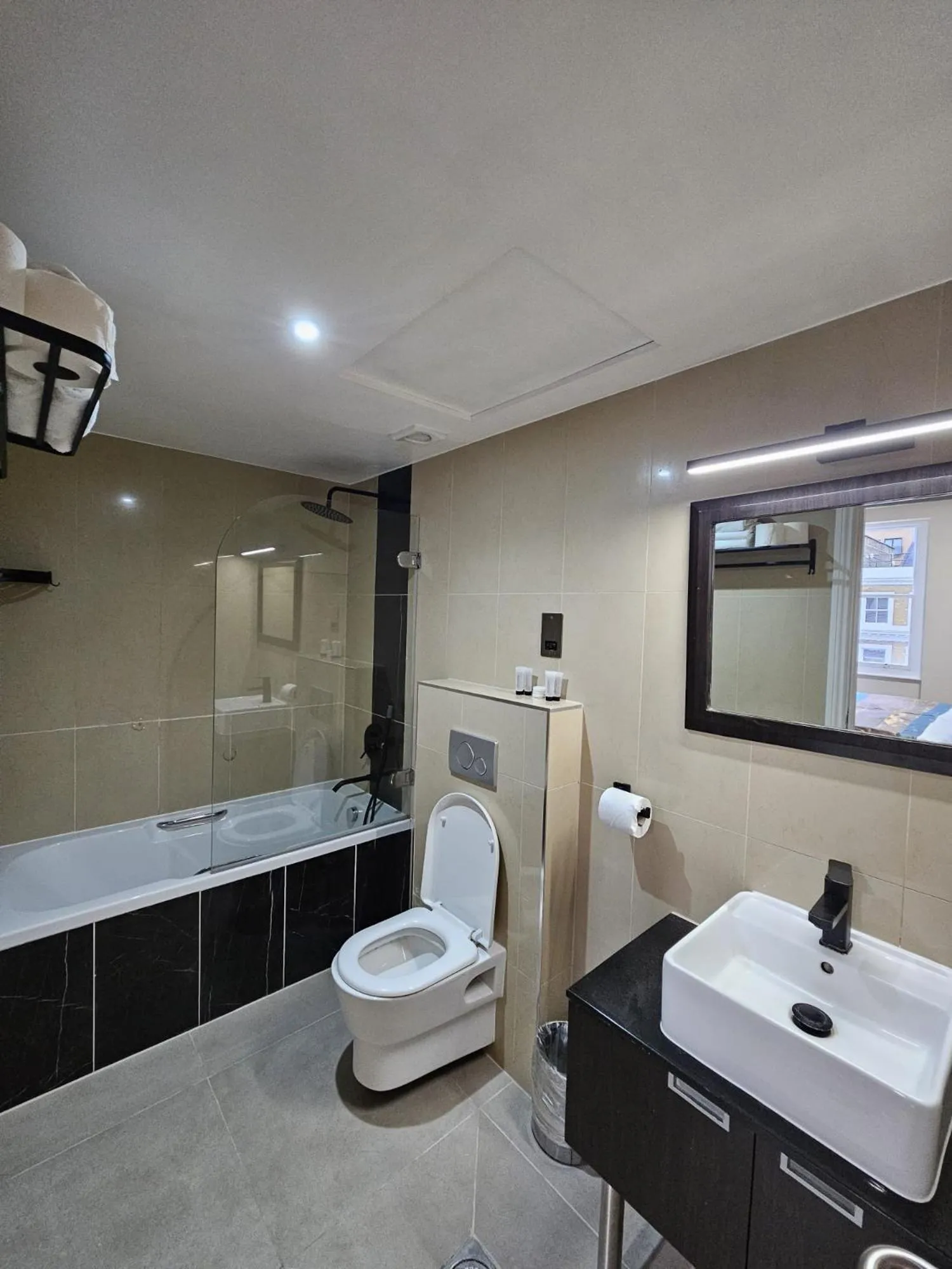 Bathroom in Cromwell Hotel