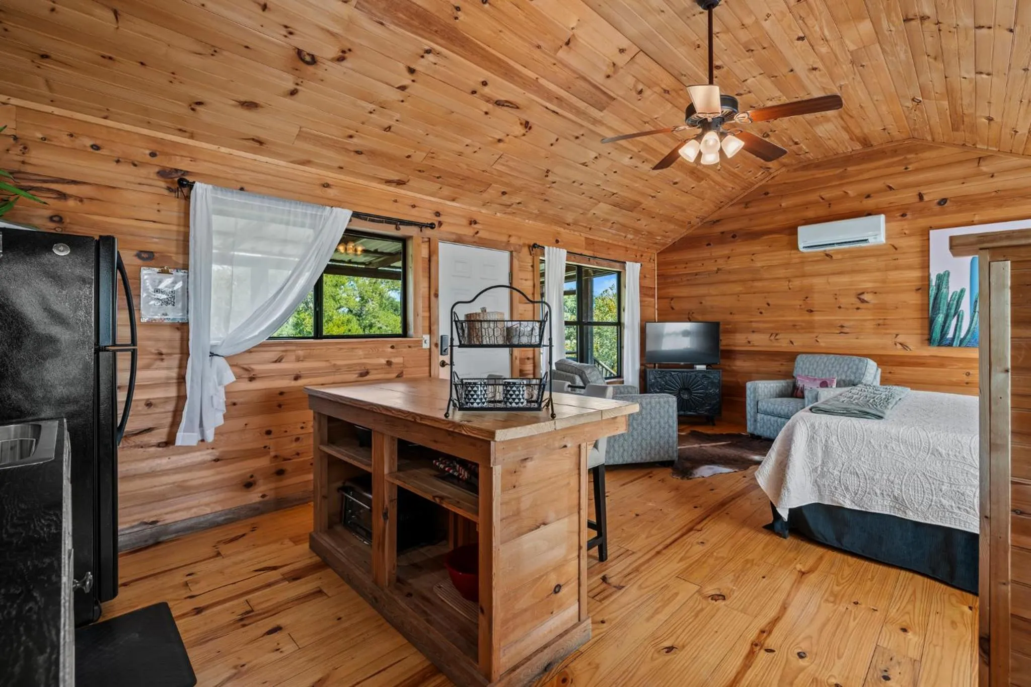 Bed in City on a Hill at Spring Creek