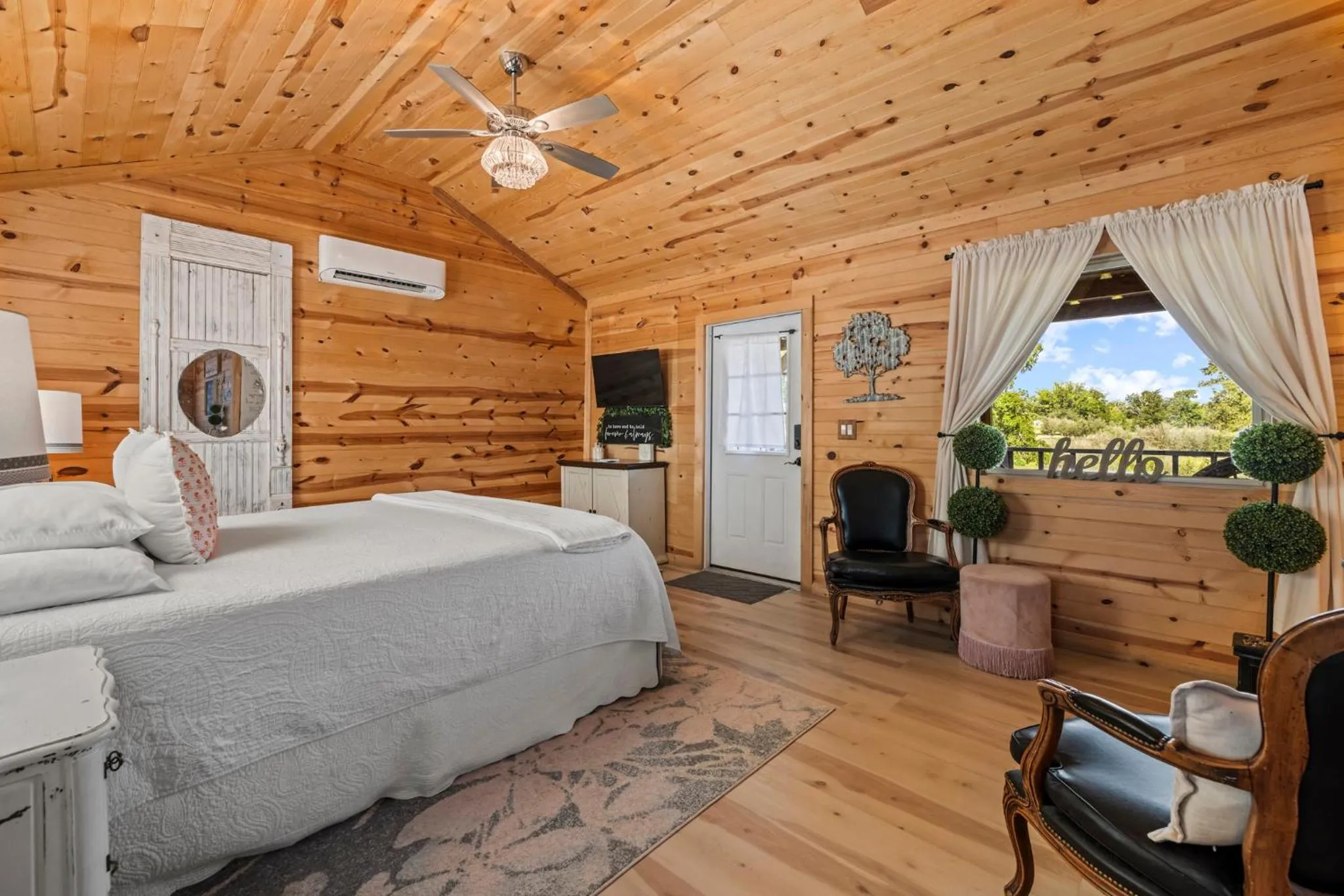 Bed in City on a Hill at Spring Creek