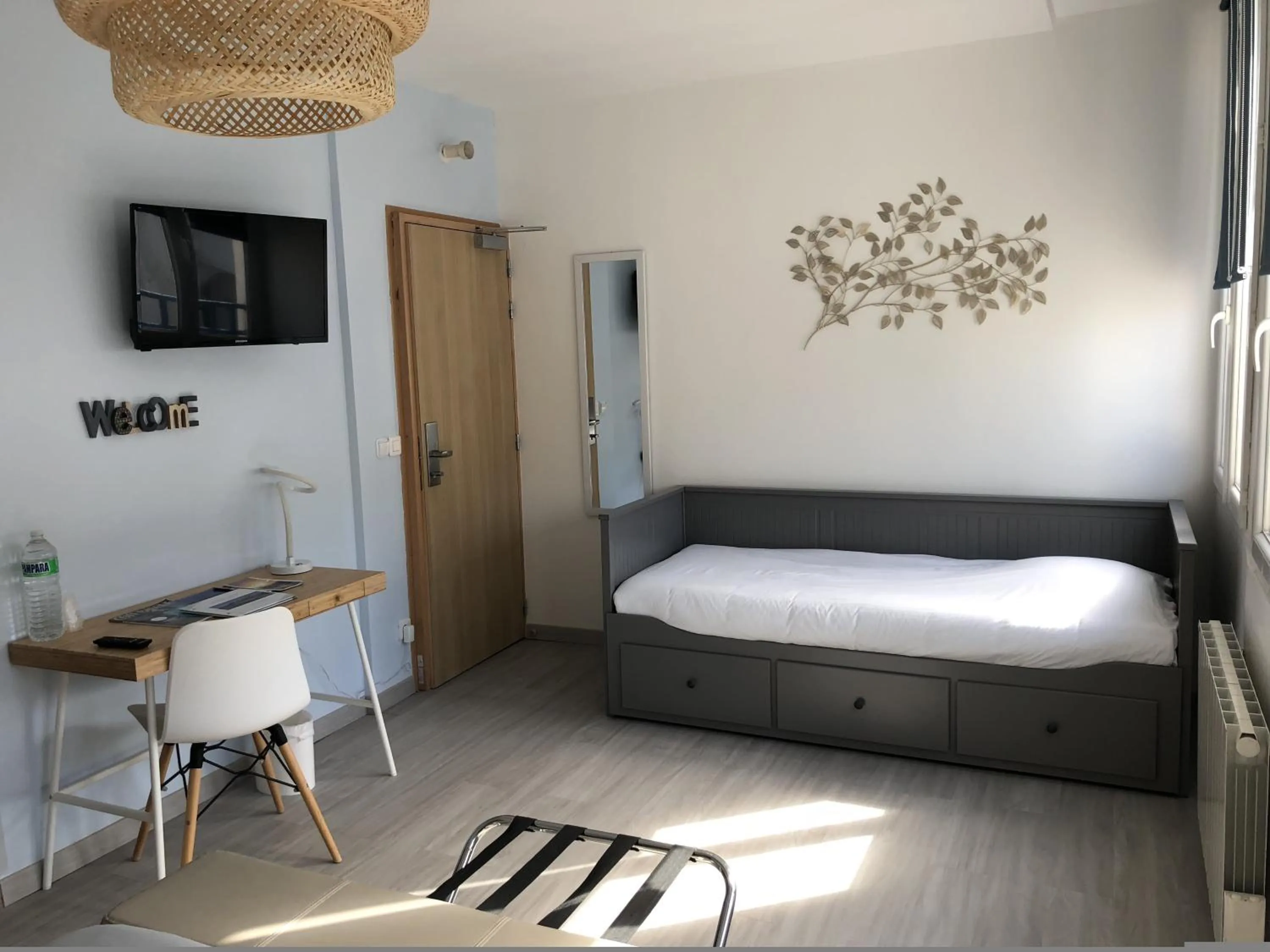 Photo of the whole room, Bed in Le Relais Du Lac