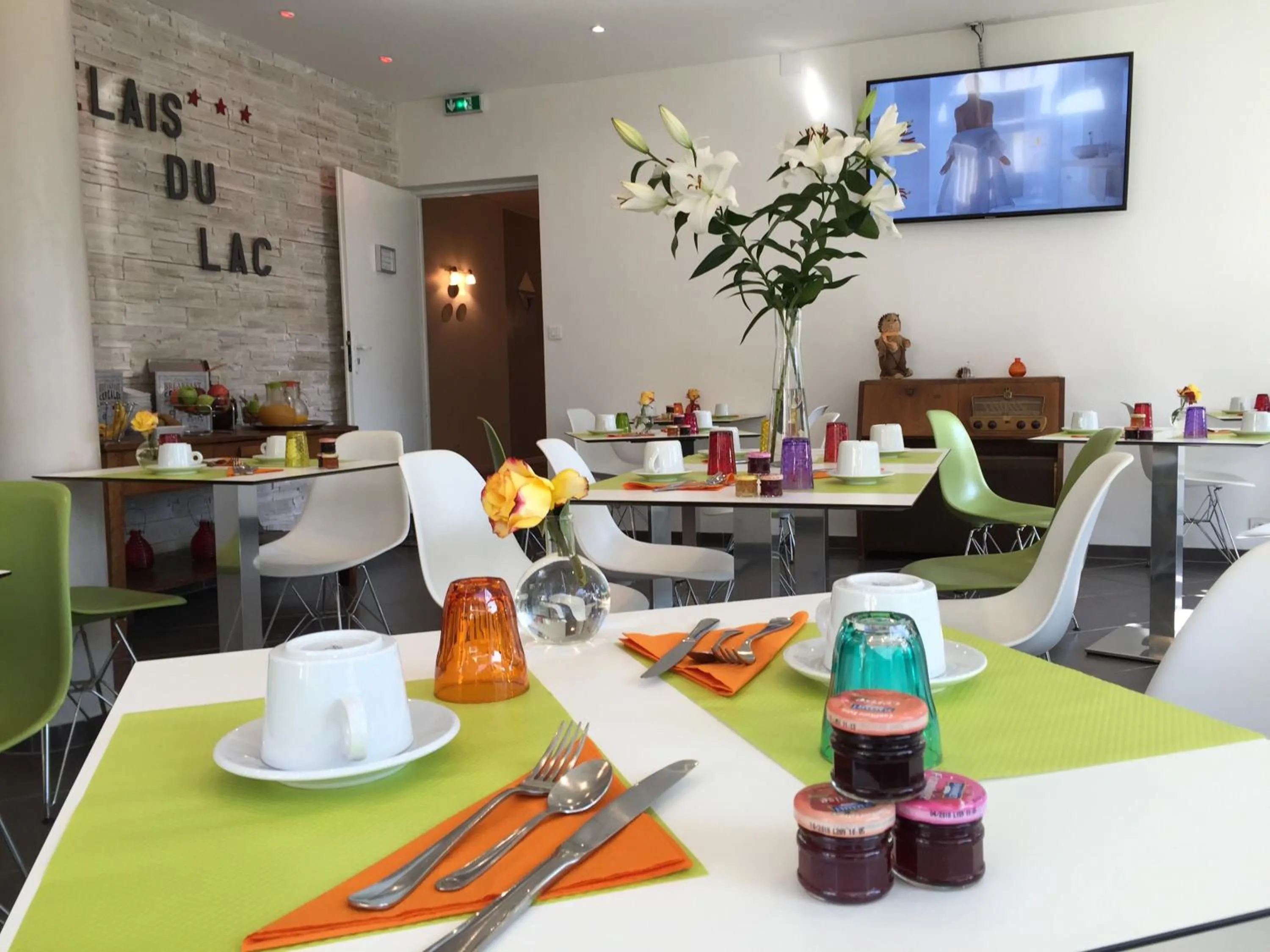 Restaurant/places to eat in Le Relais Du Lac