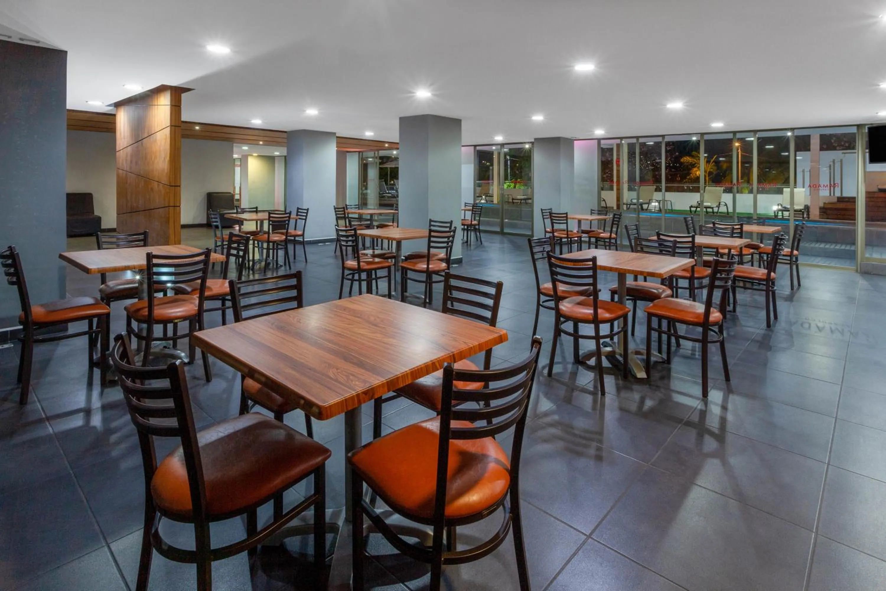 Restaurant/places to eat in Ramada by Wyndham Acapulco Hotel & Suites