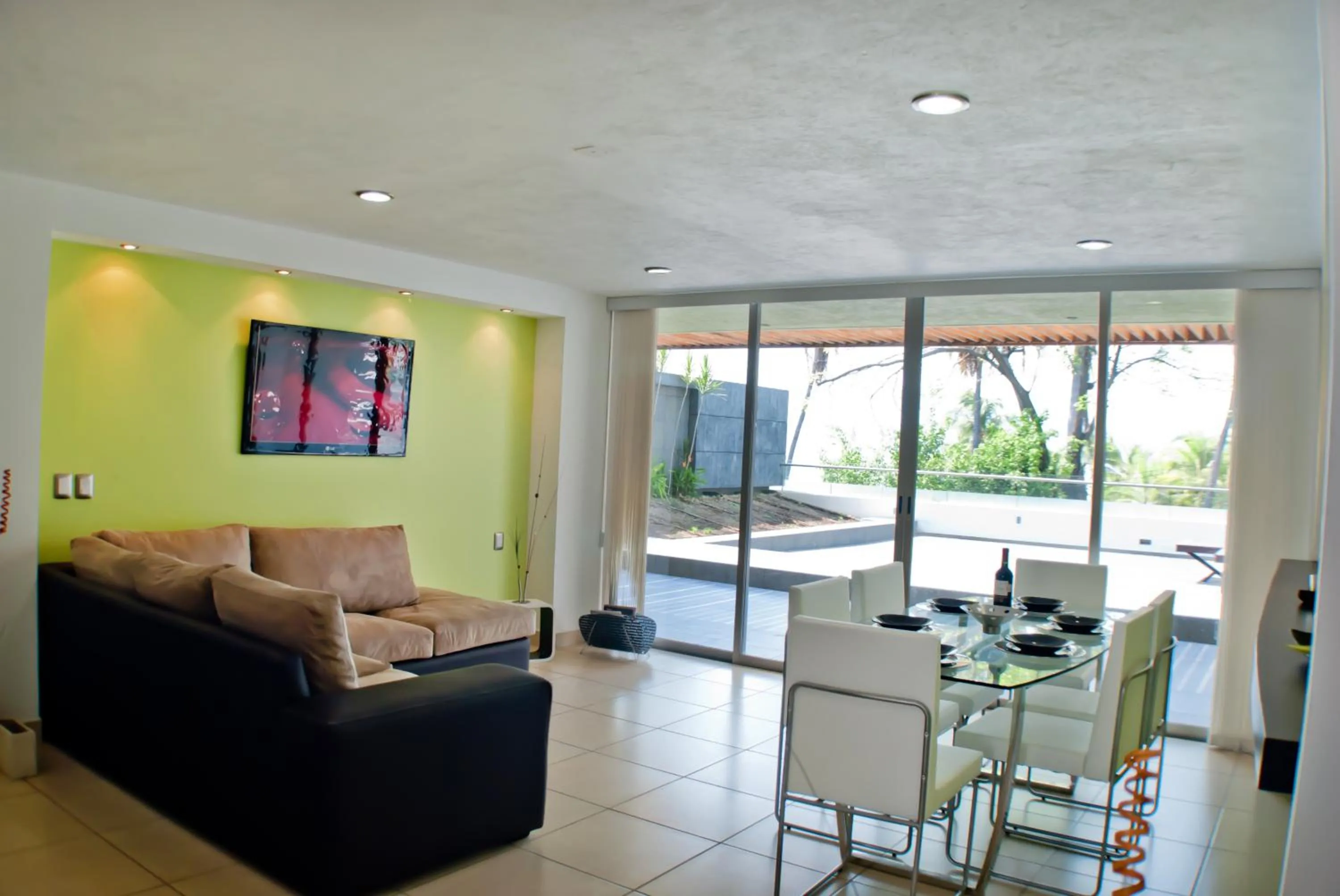 Living room in Ramada by Wyndham Acapulco Hotel & Suites