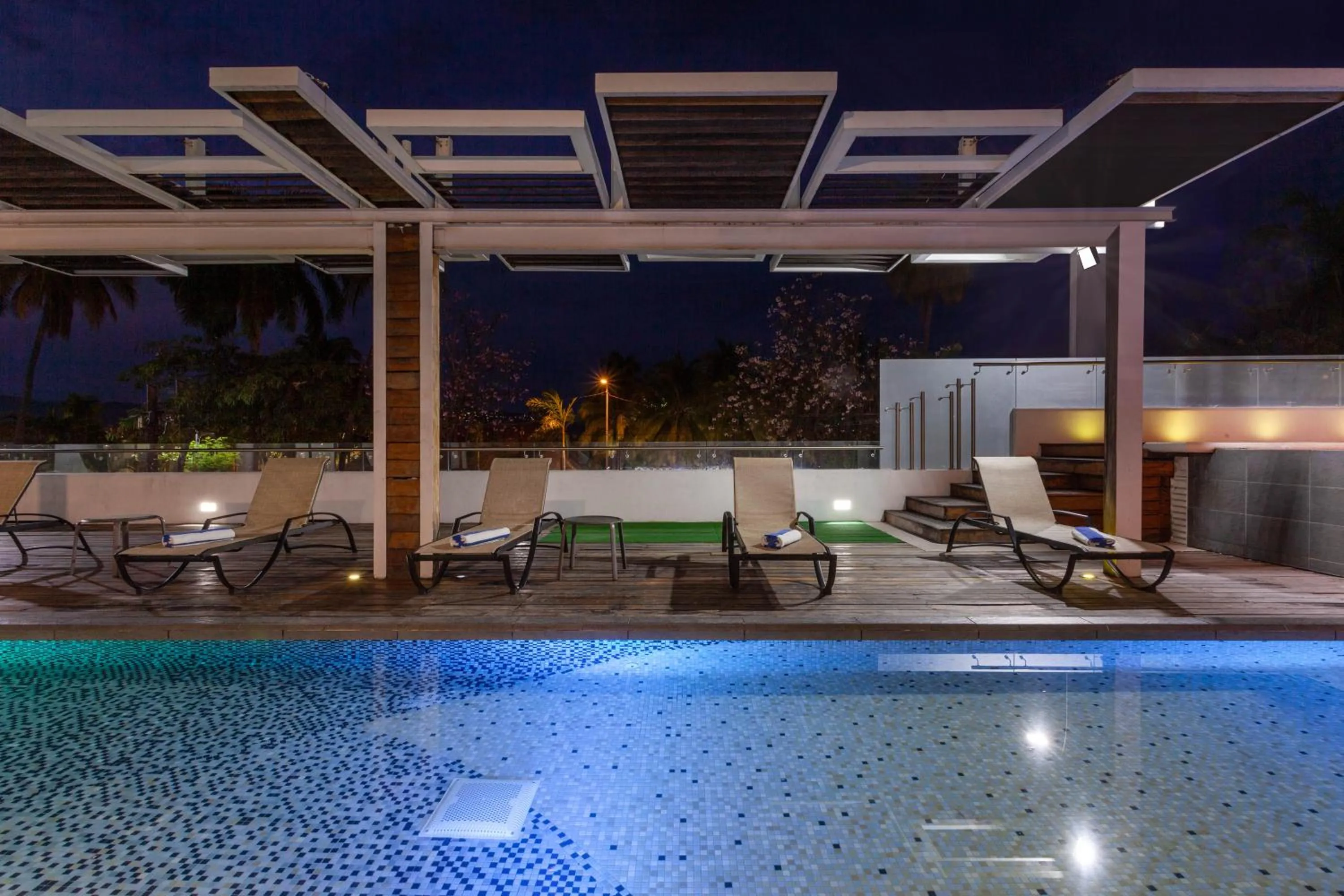 Swimming pool in Ramada by Wyndham Acapulco Hotel & Suites