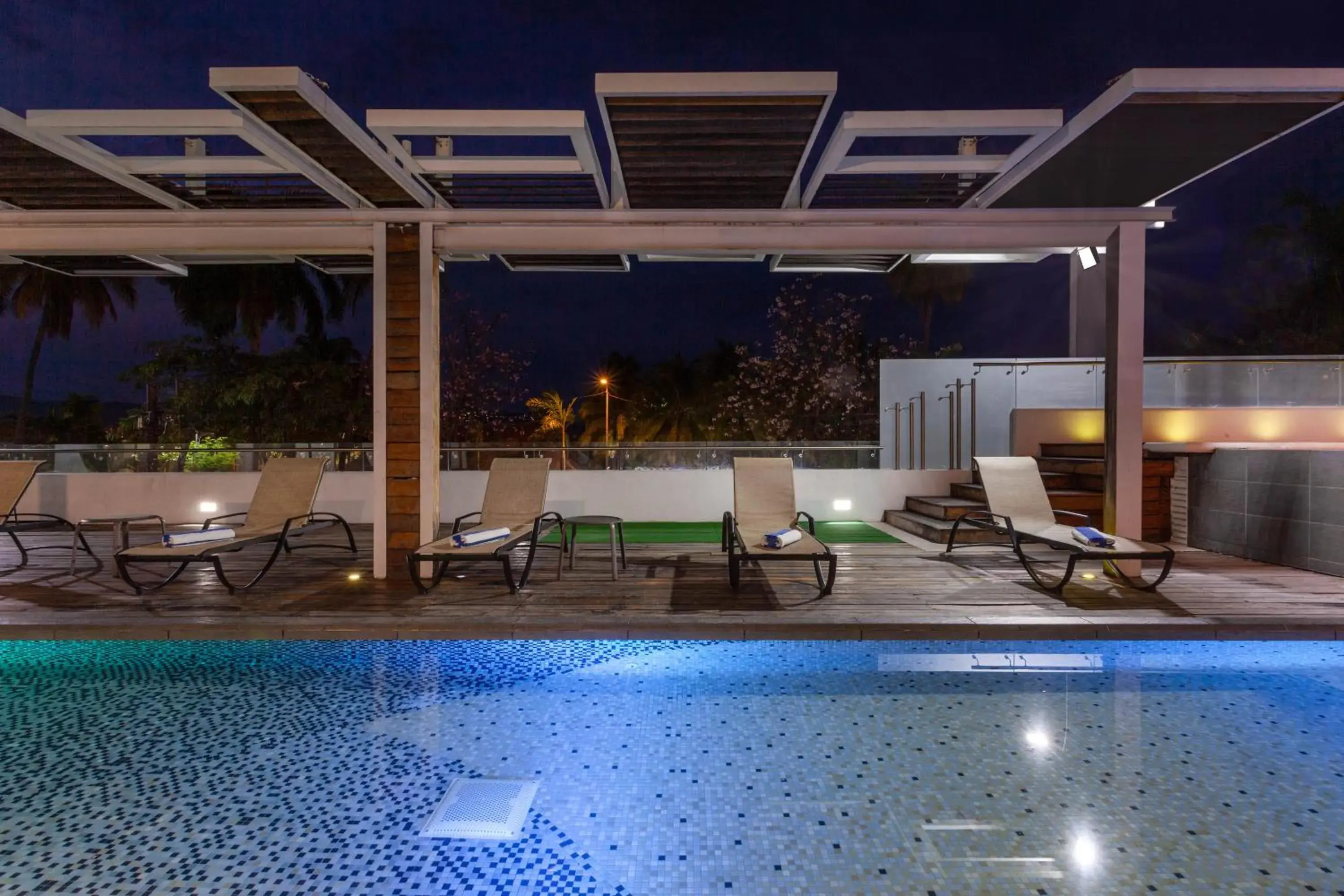 Swimming pool in Ramada by Wyndham Acapulco Hotel & Suites Swimming pool in Ramada by Wyndham Acapulco Hotel & Suites