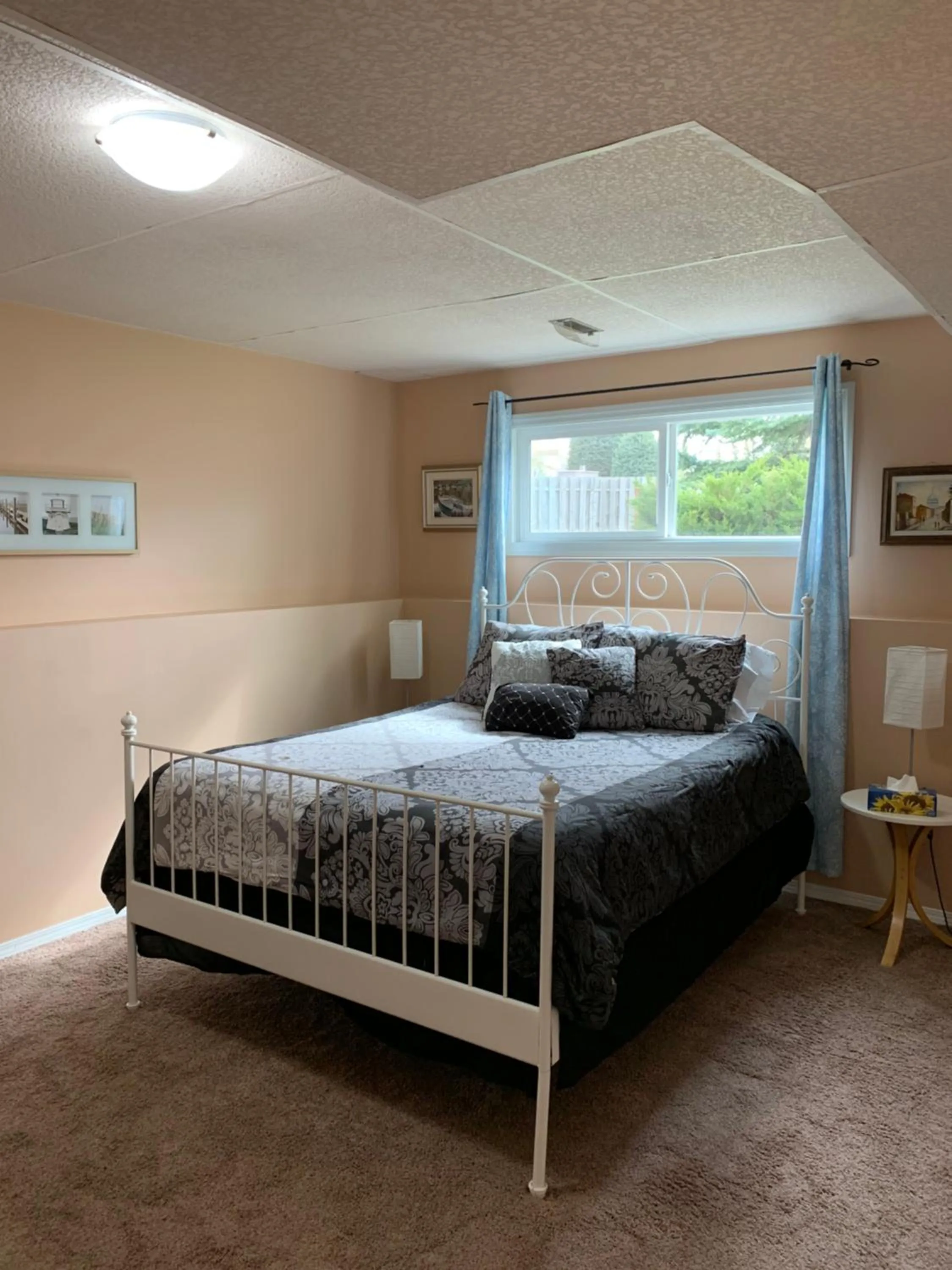 Bed in Newly Renovated Basement Suite!