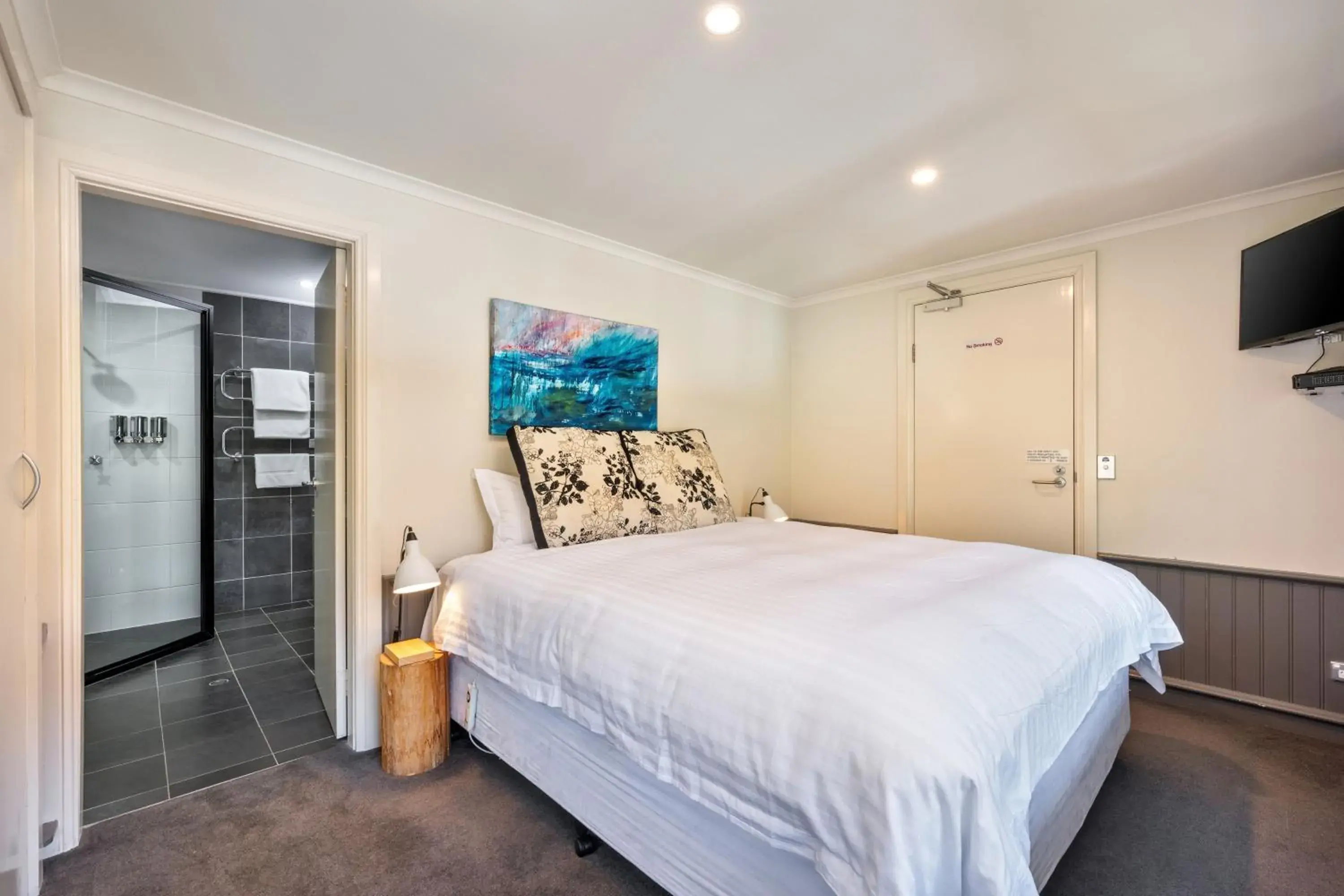 Bedroom, Bed in Pure Chalet Thredbo Bedroom, Bed in Pure Chalet Thredbo