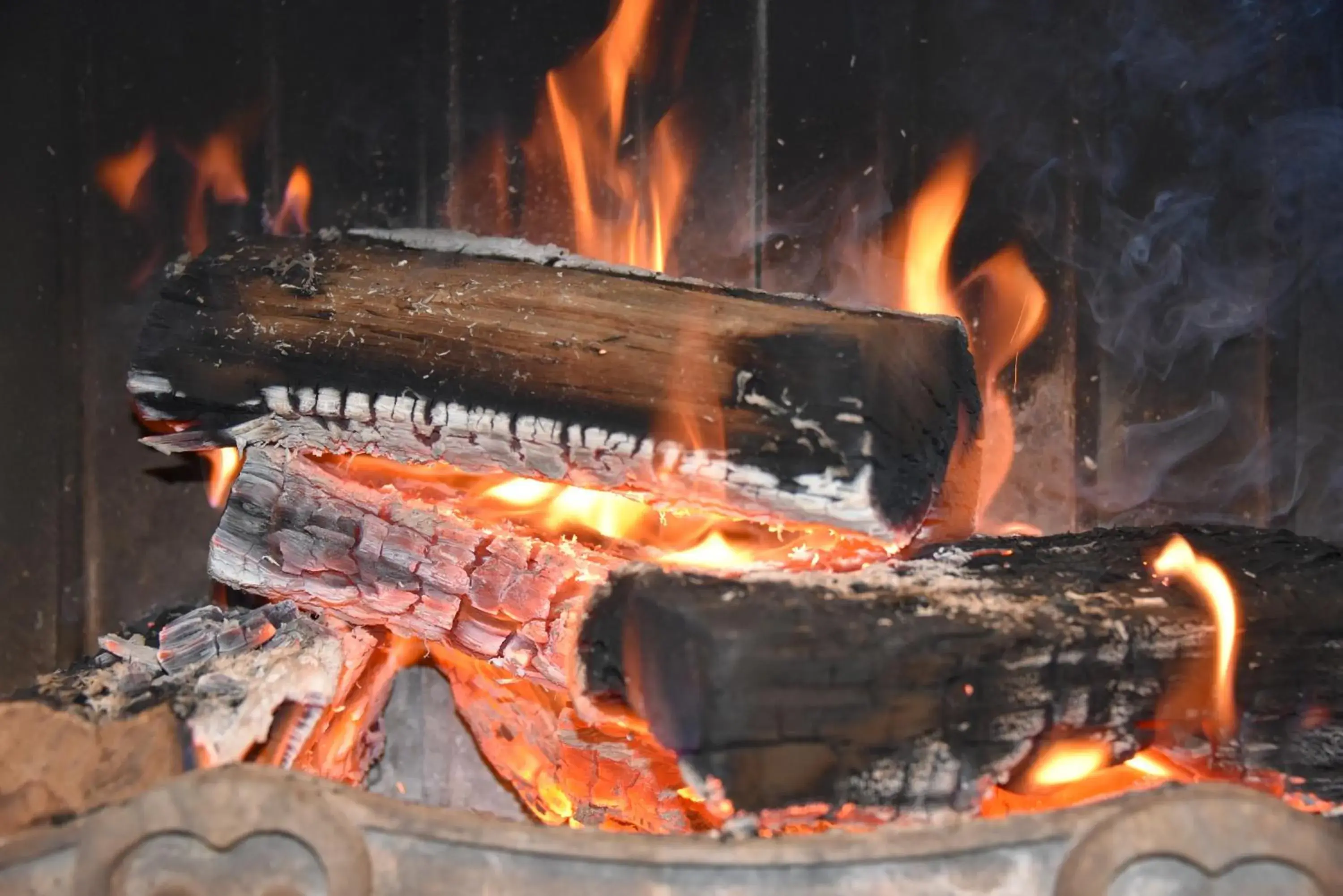 Lounge or bar in Pure Chalet Thredbo Lounge or bar in Pure Chalet Thredbo