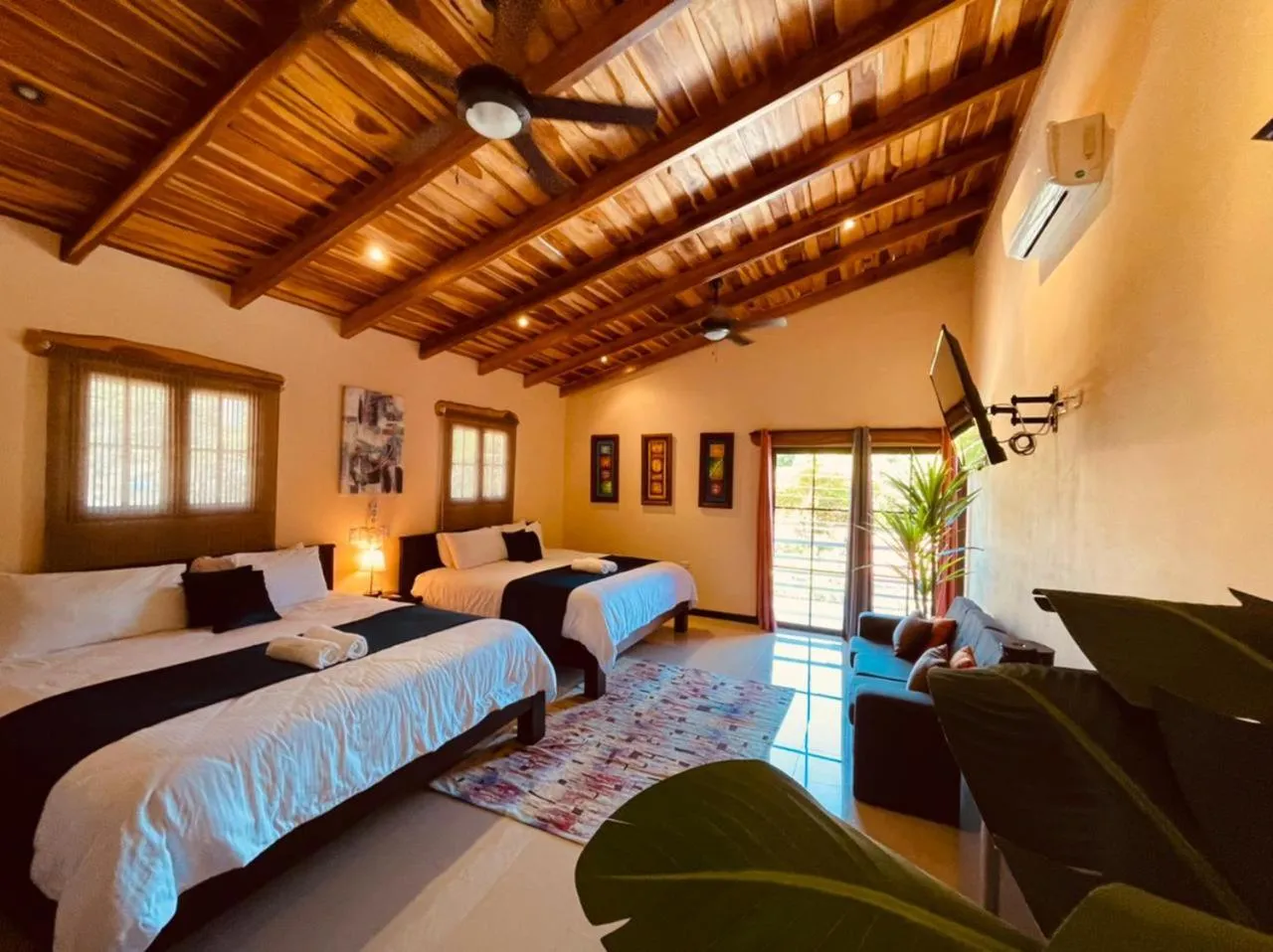 Photo of the whole room, Bed in Millenium Manuel Antonio Park and beach