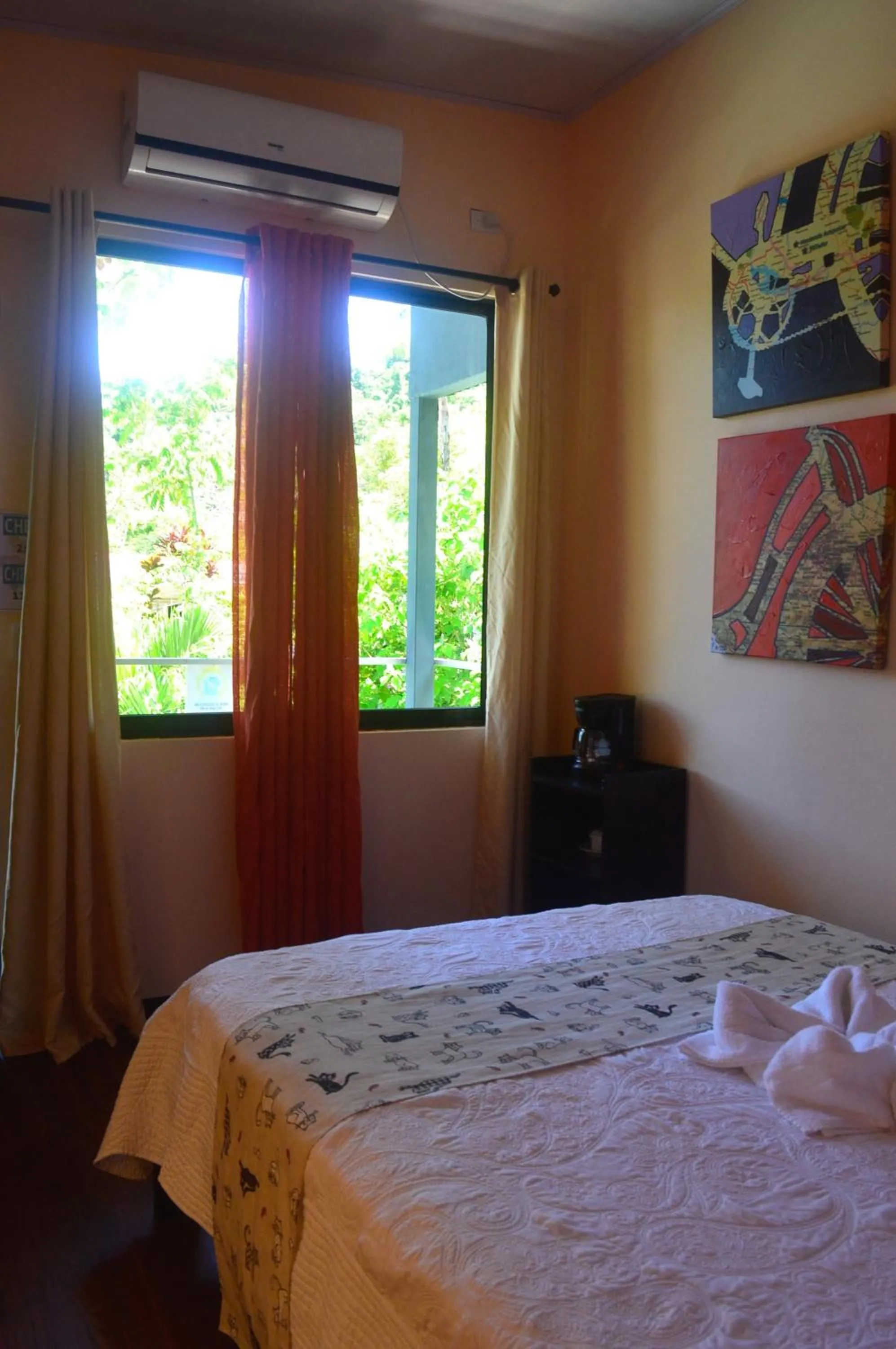 Photo of the whole room, Bed in Millenium Manuel Antonio Park and beach
